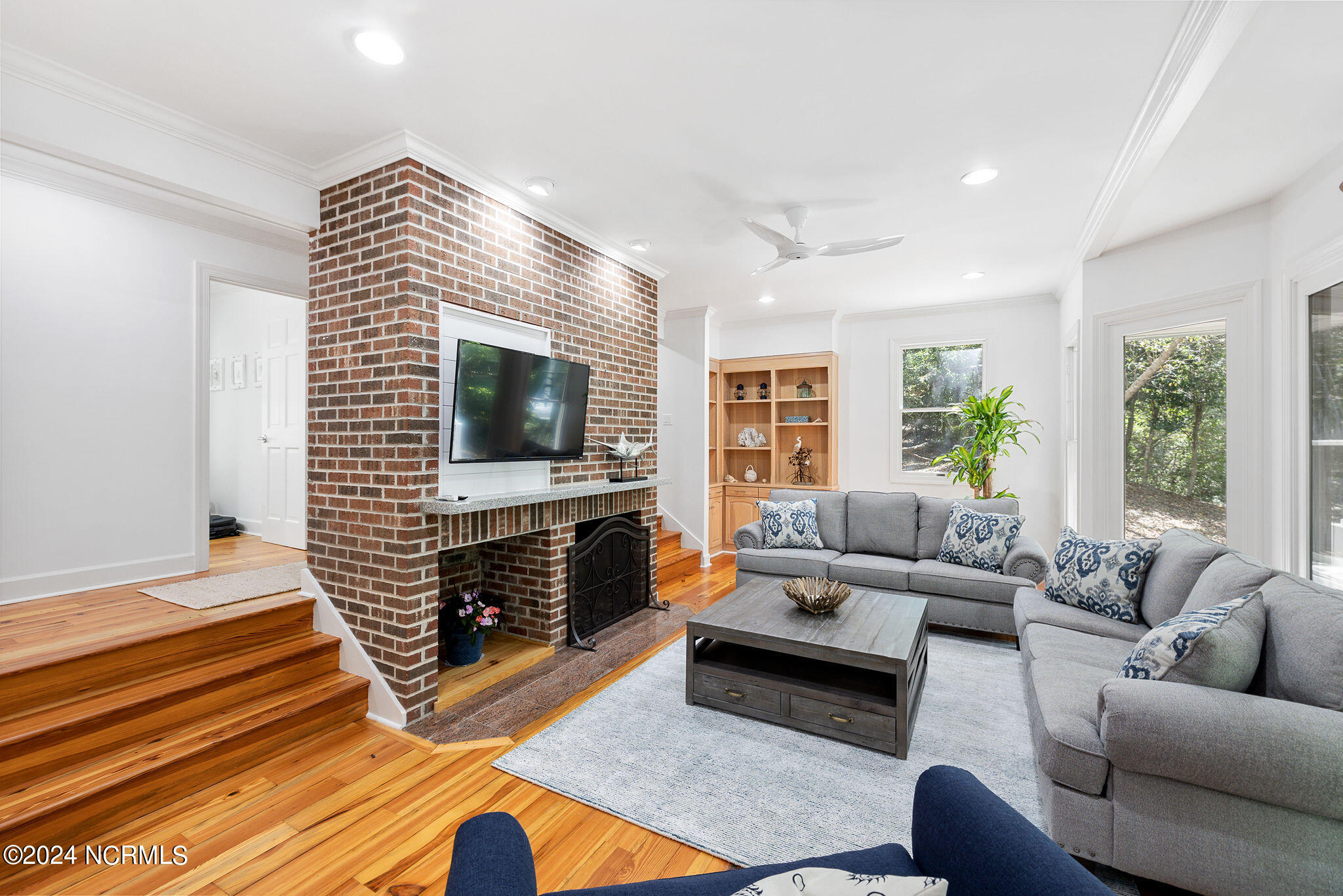 100493590 | Photo 11