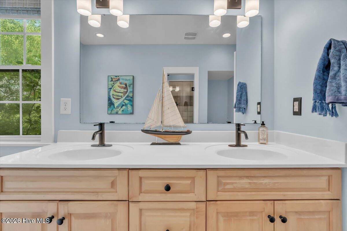 100553407 | Photo 29