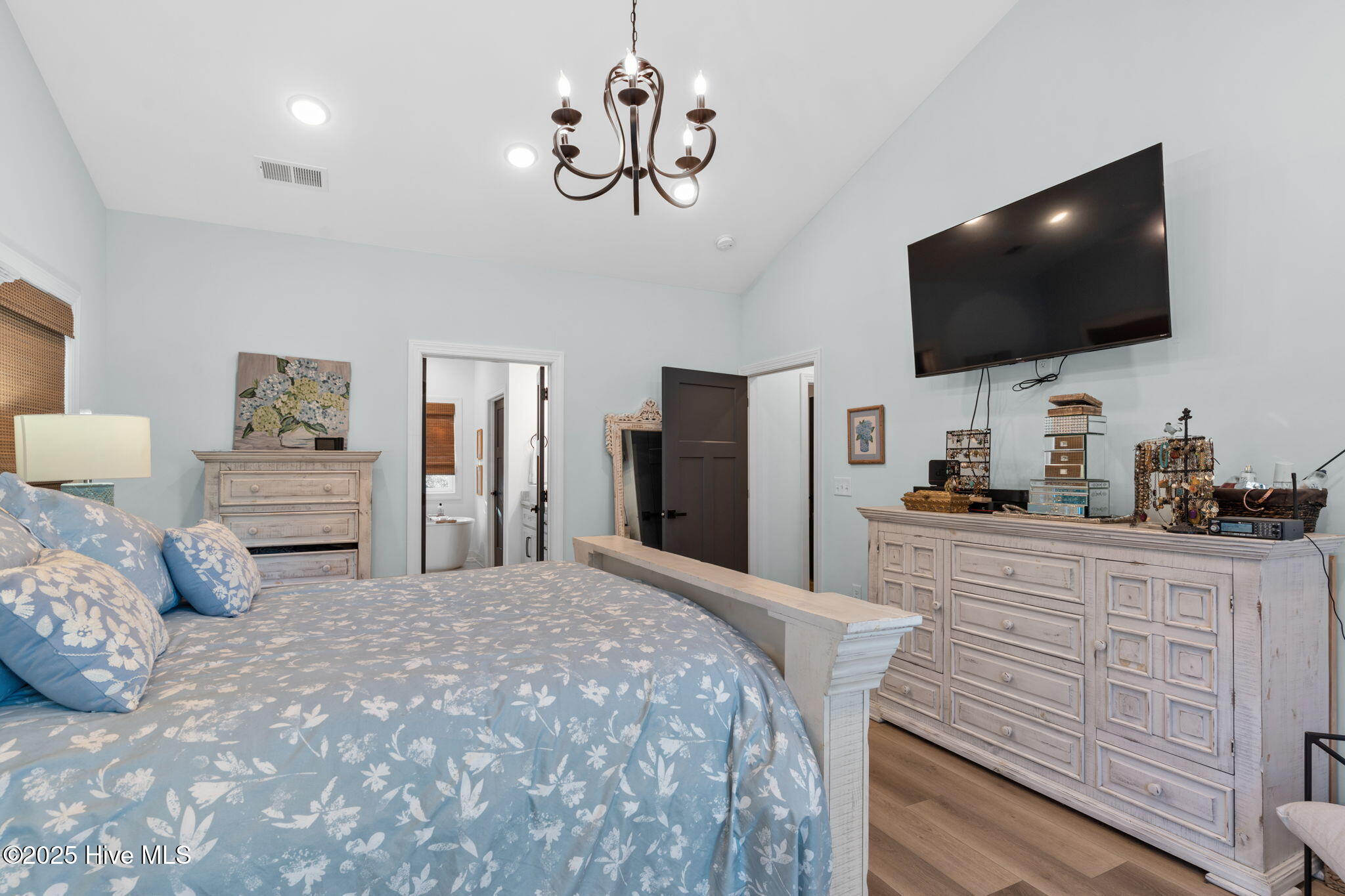 100541754 | Photo 28