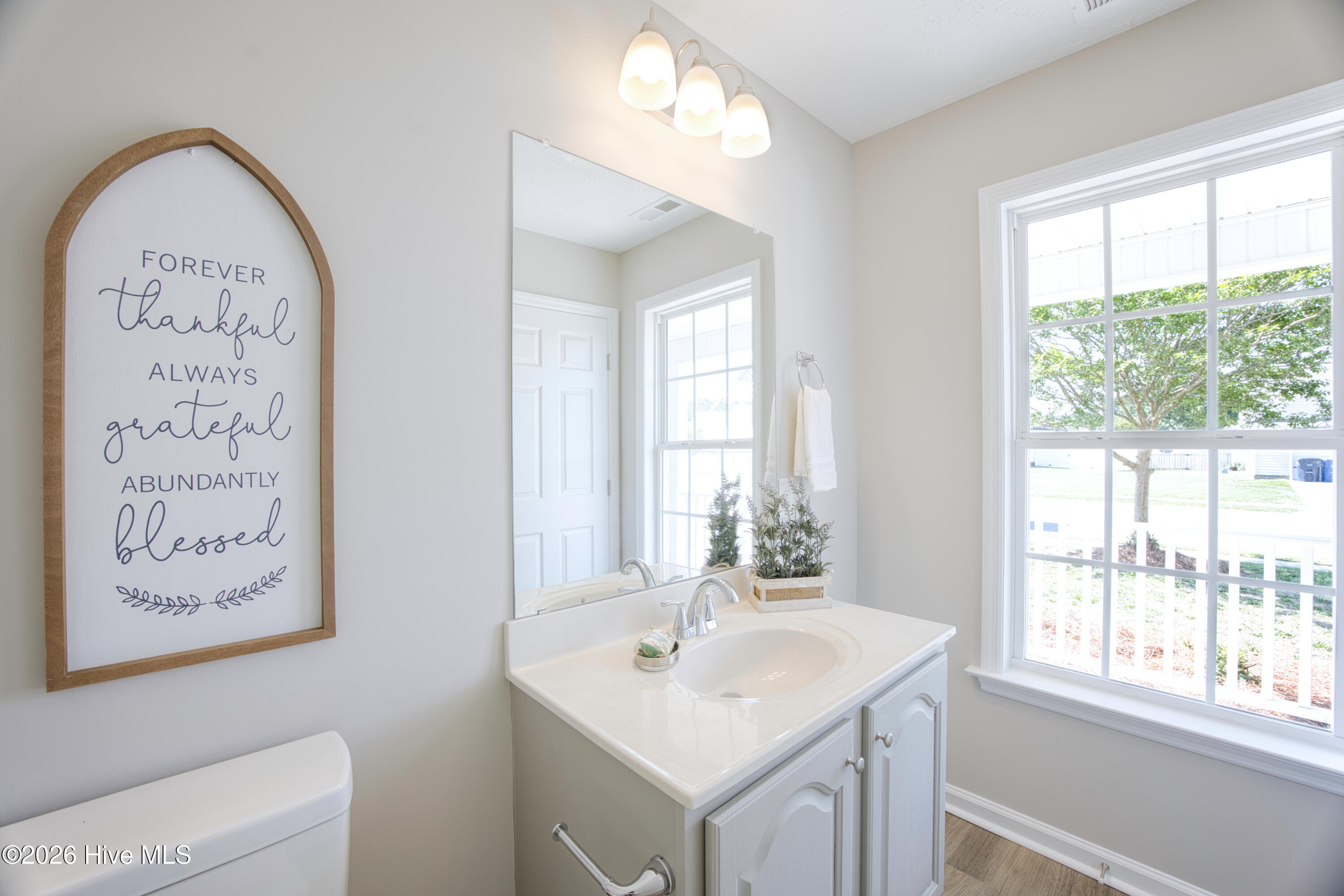 100570249 | Photo 10