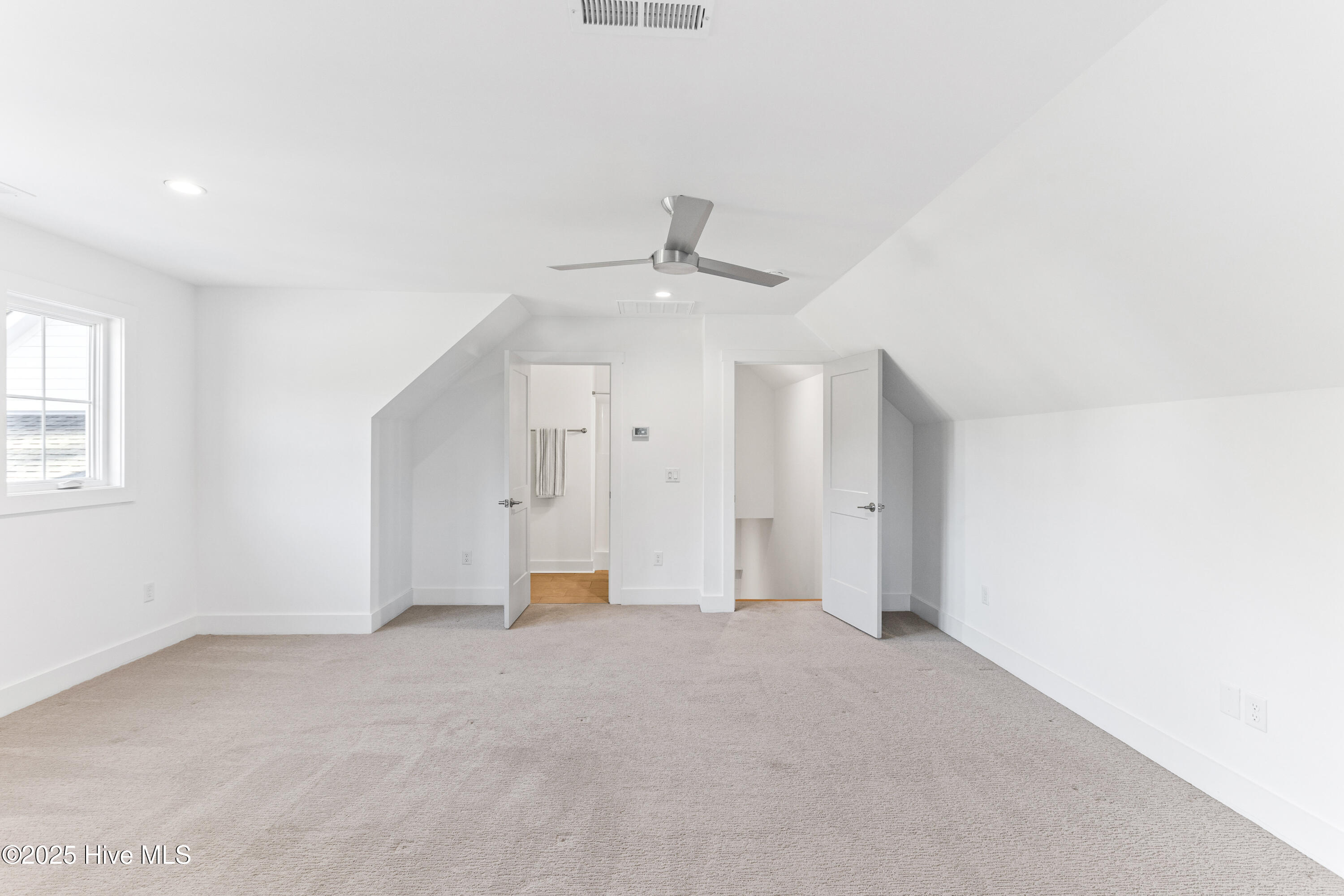 100537930 | Photo 37