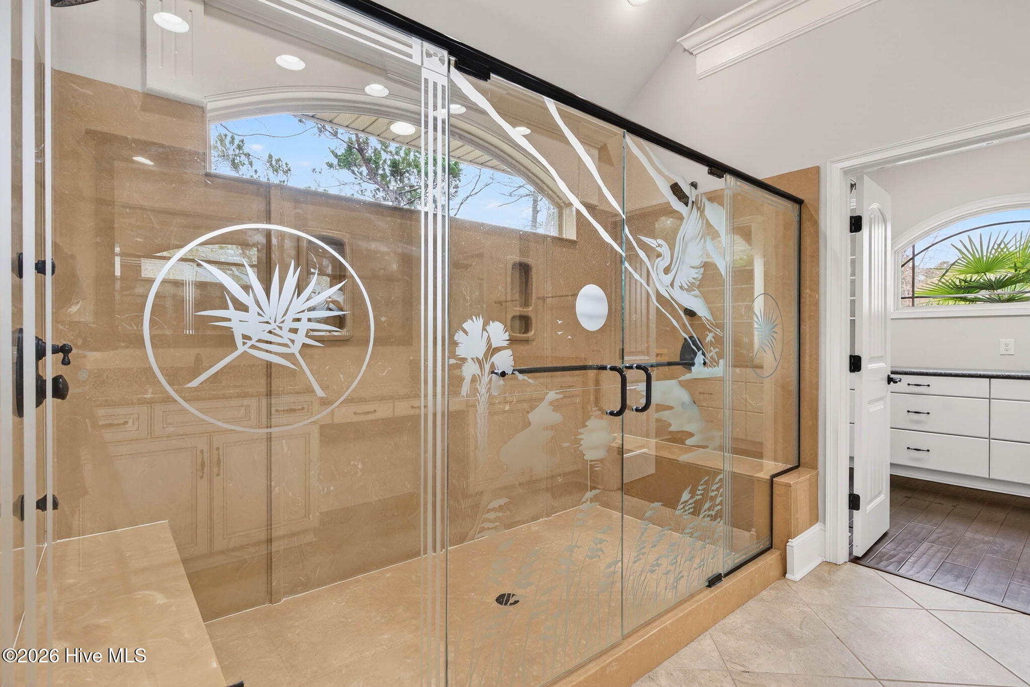 100560240 | Photo 23