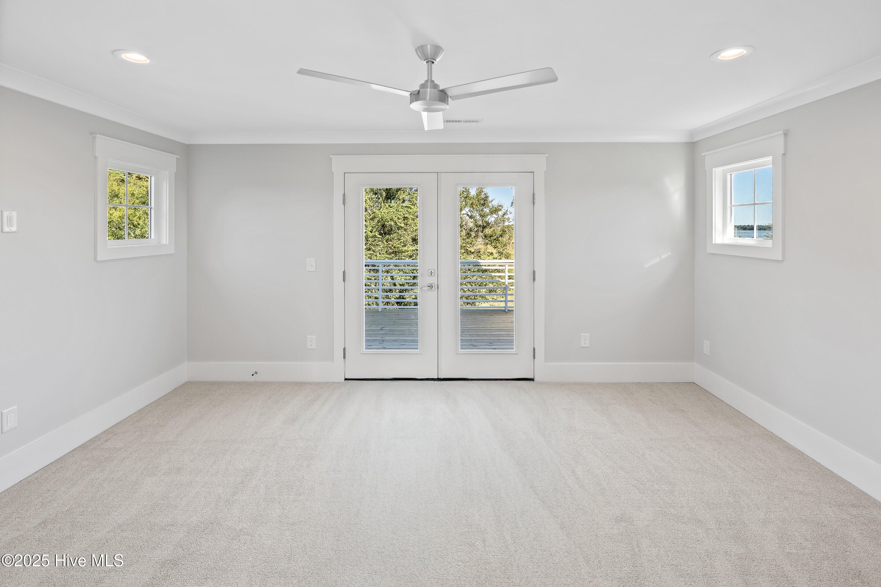 100557096 | Photo 53