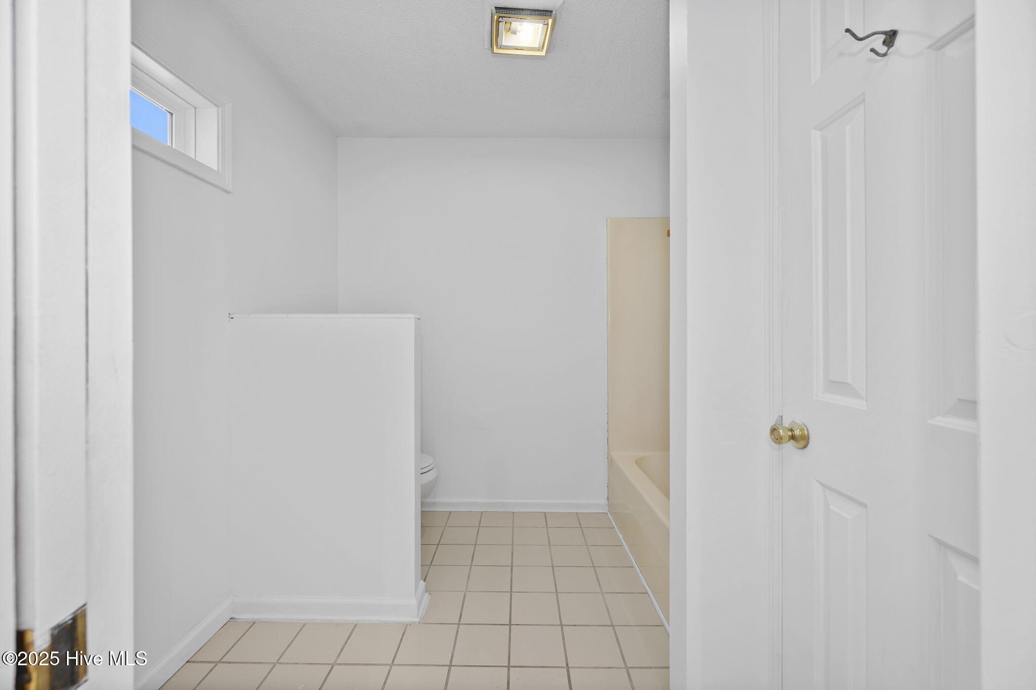 100545145 | Photo 44