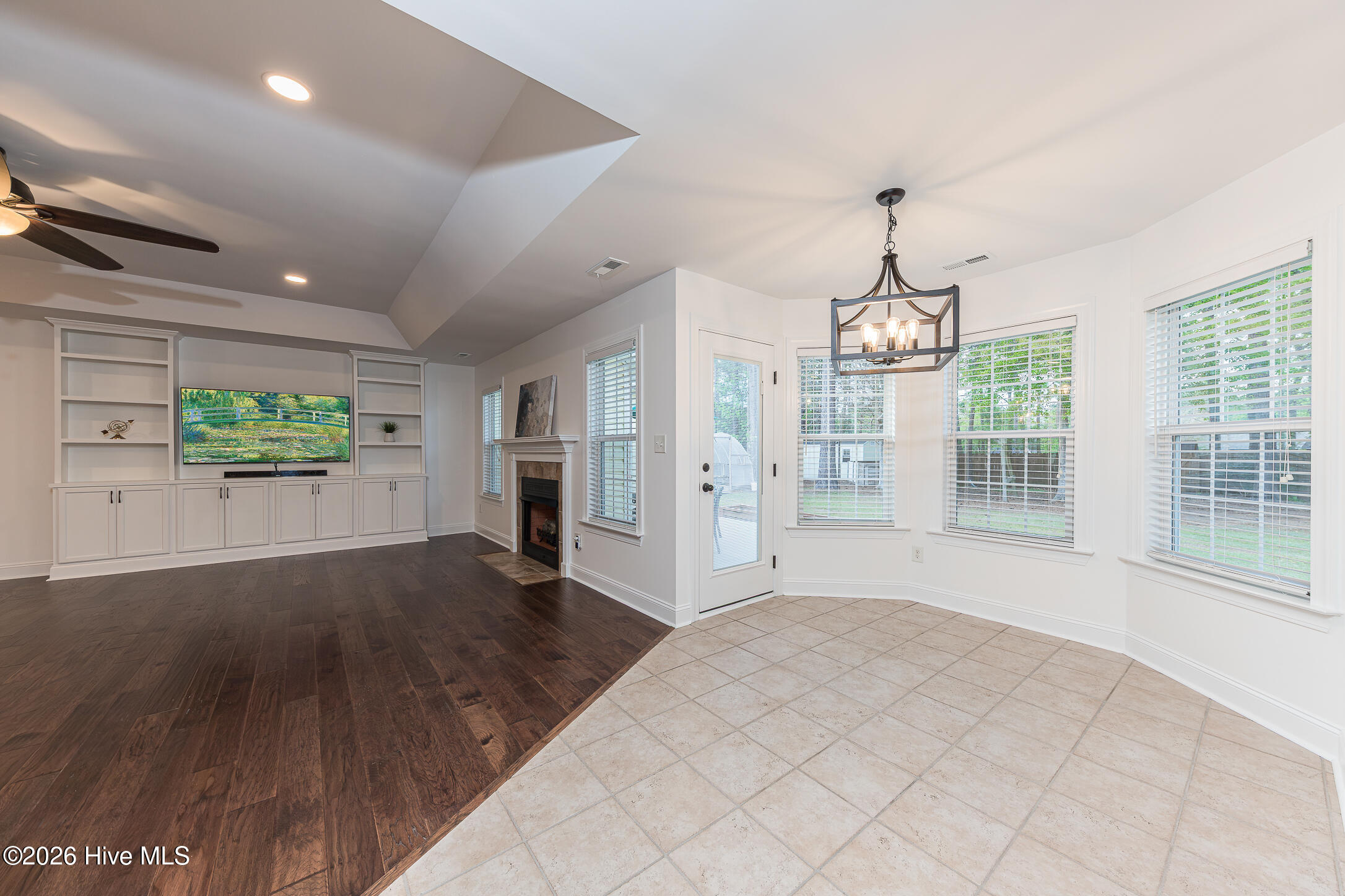 100566489 | Photo 20