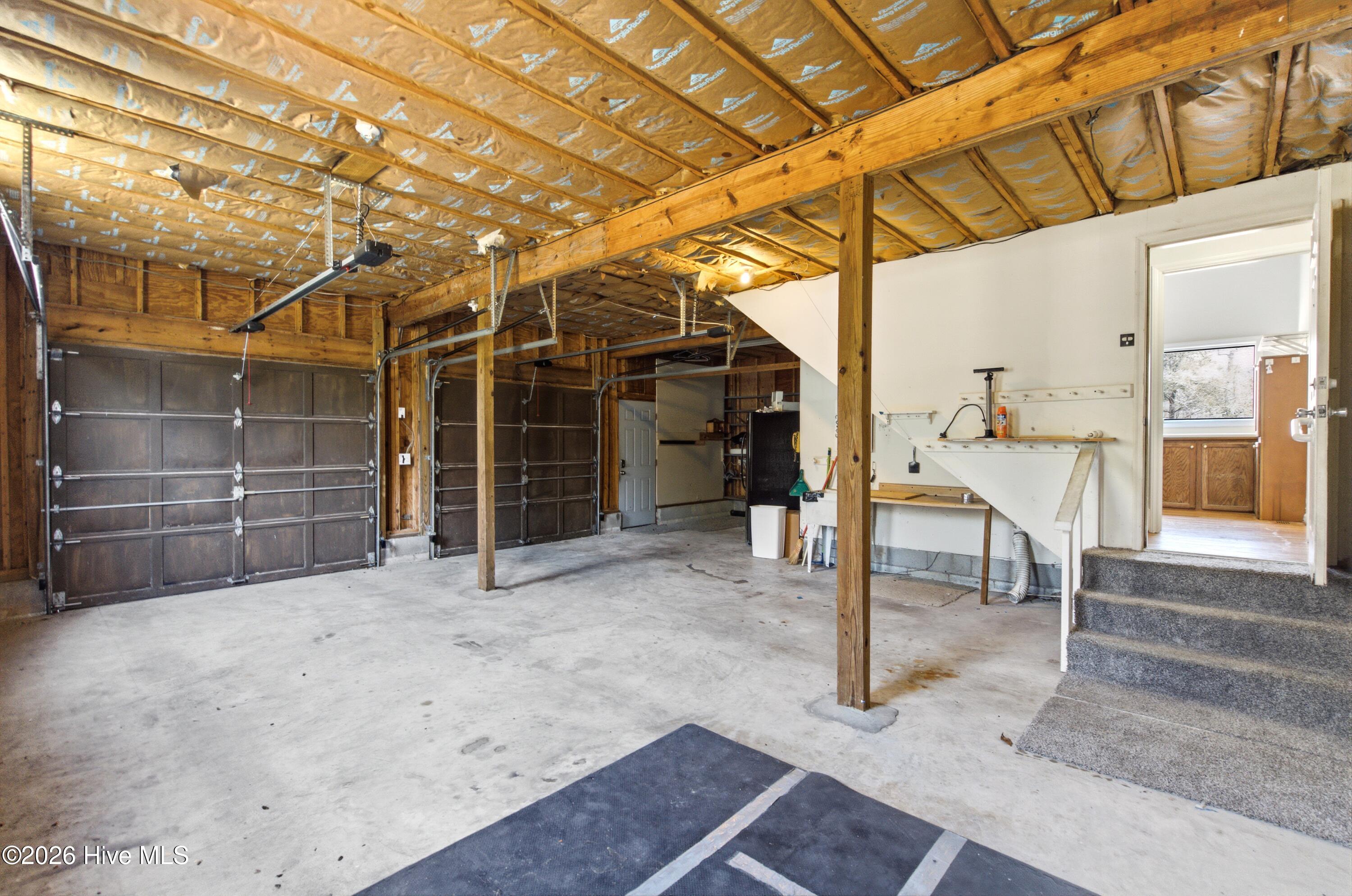 100562679 | Photo 23