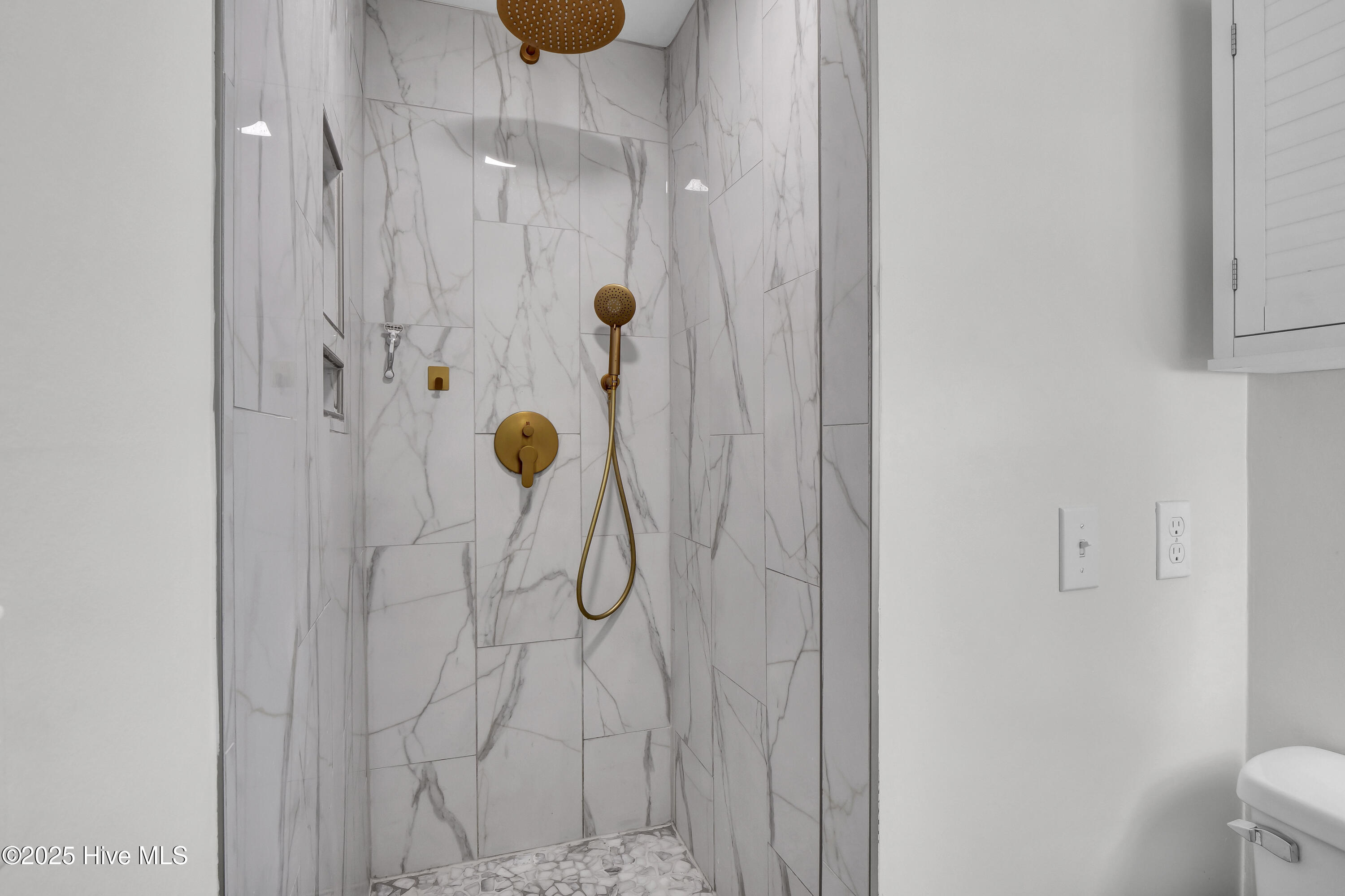 100537526 | Photo 15