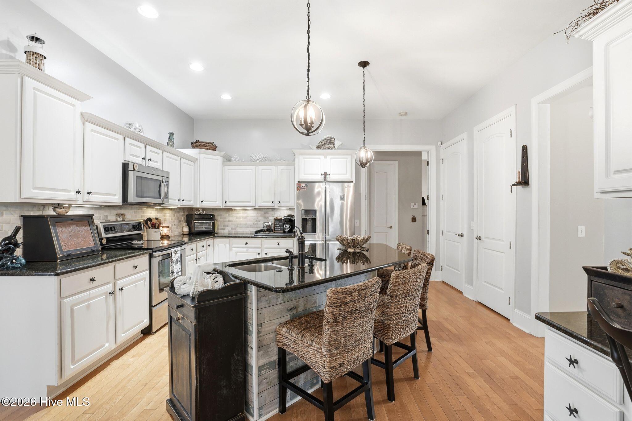 100561689 | Photo 23