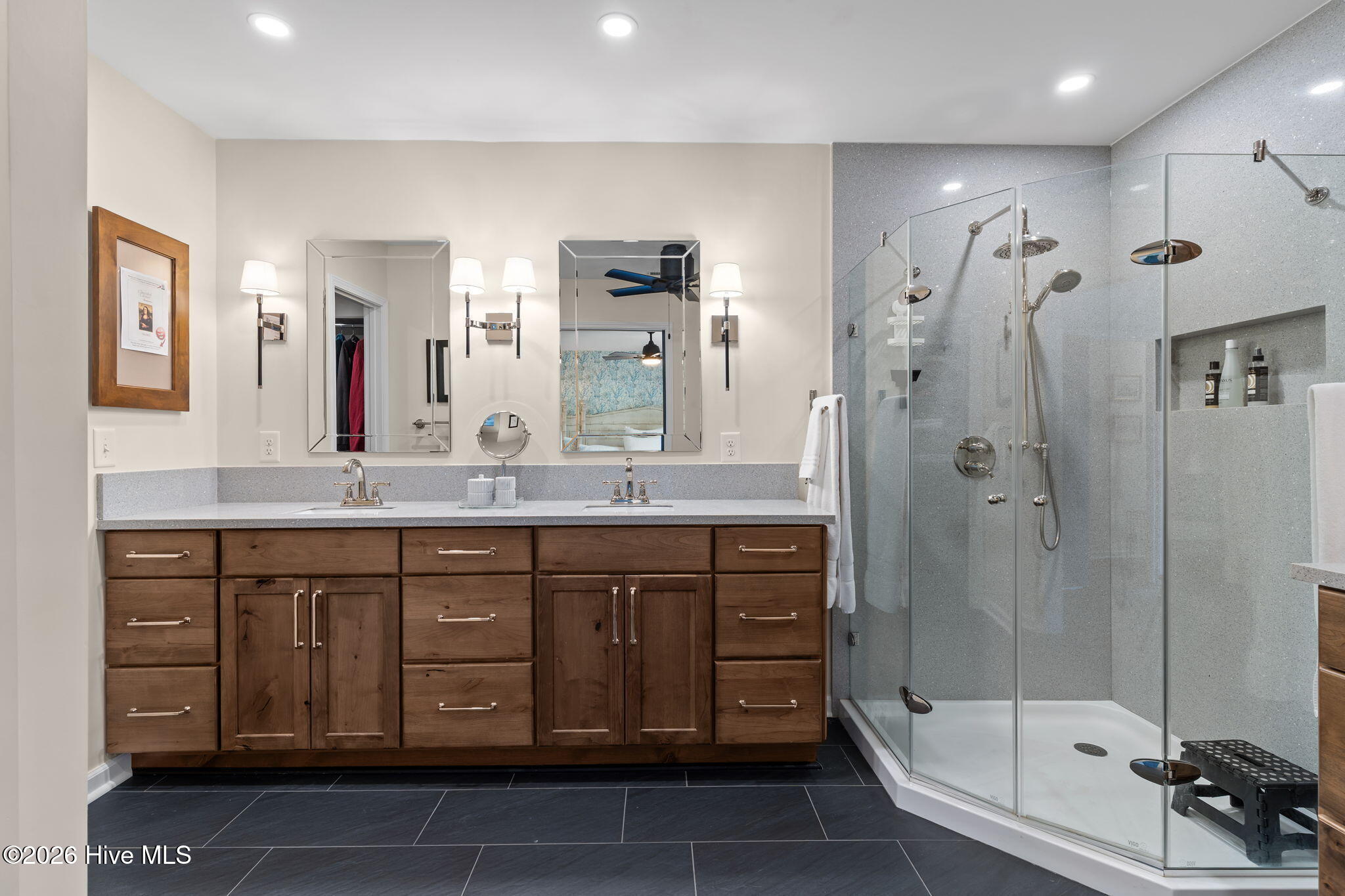 100564364 | Photo 25