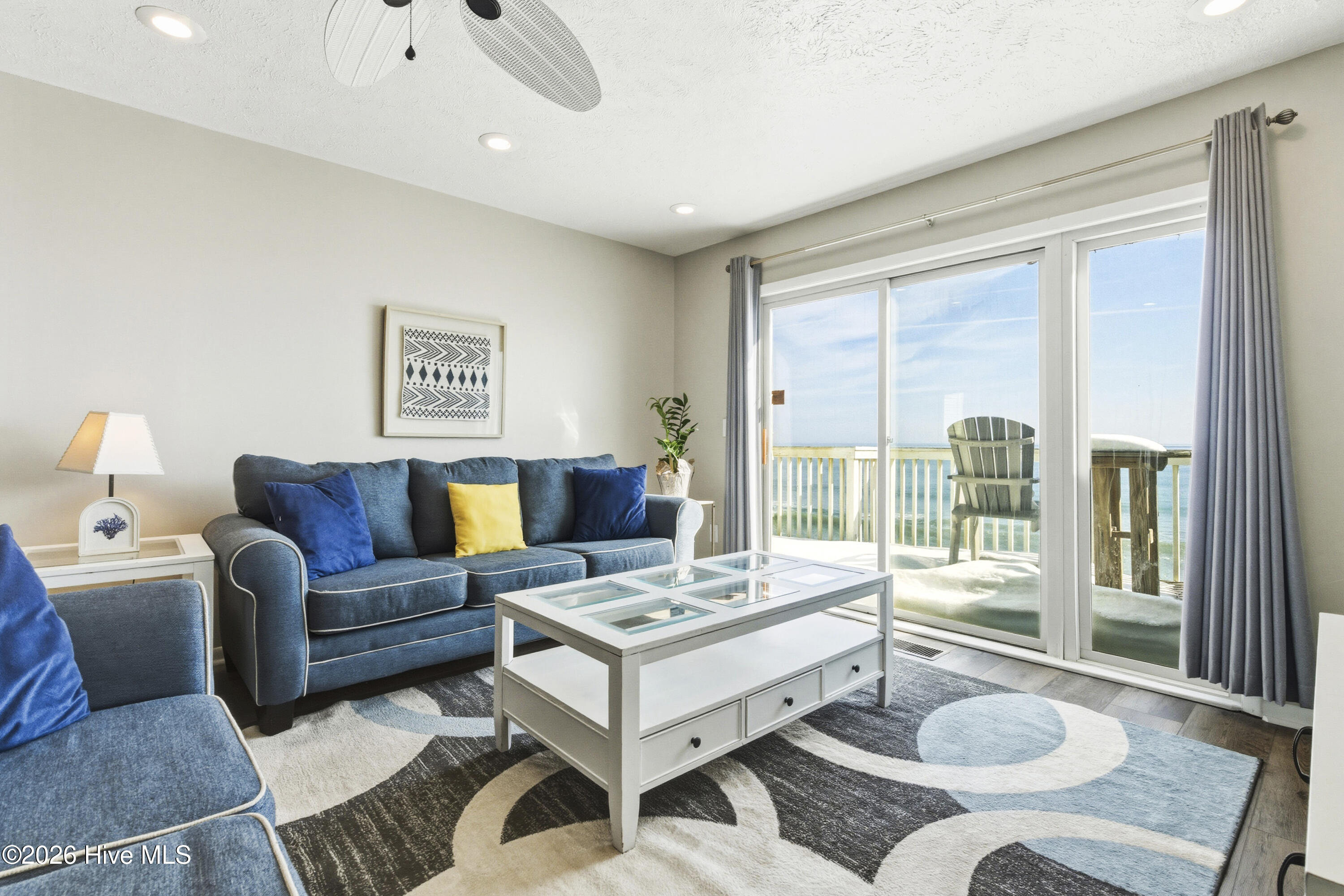 100552987 | Photo 13