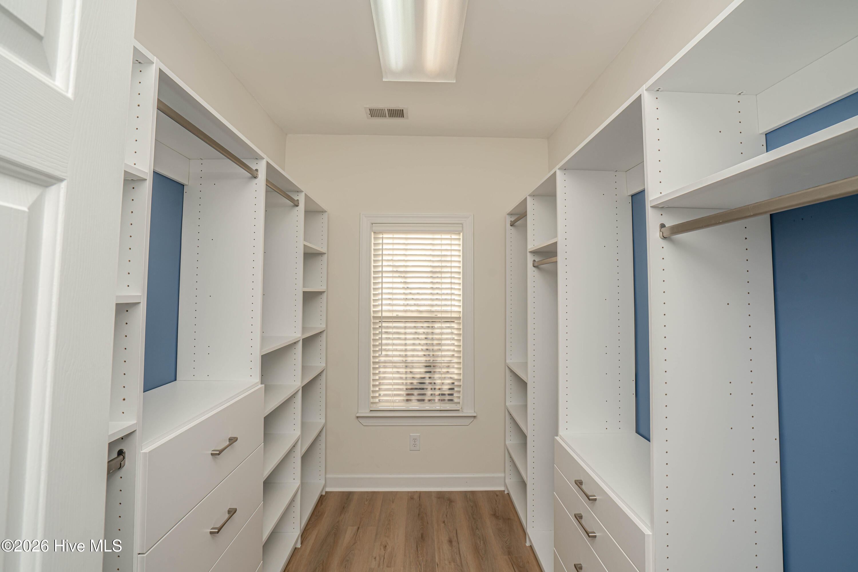 100553430 | Photo 45