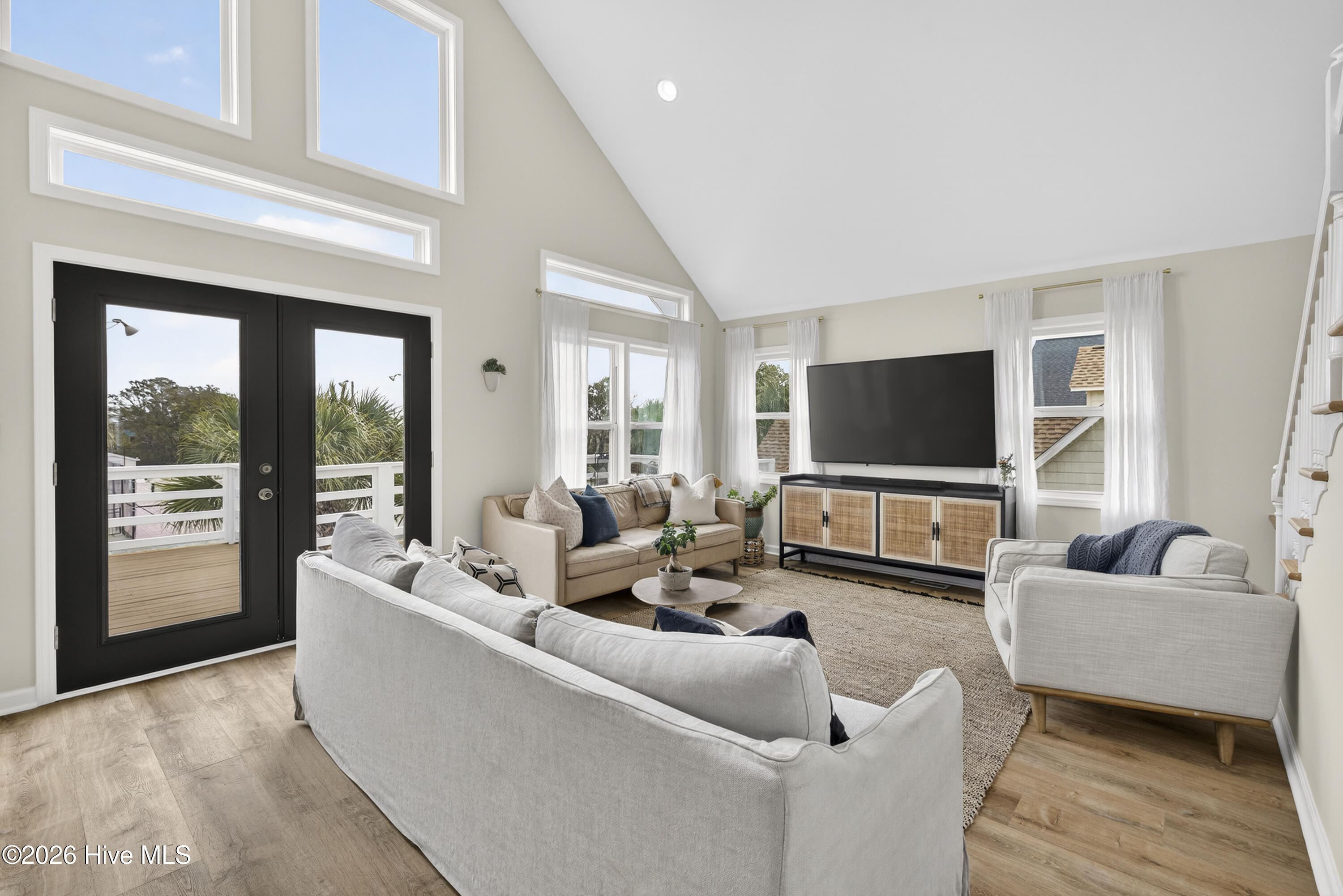 100562699 | Photo 13