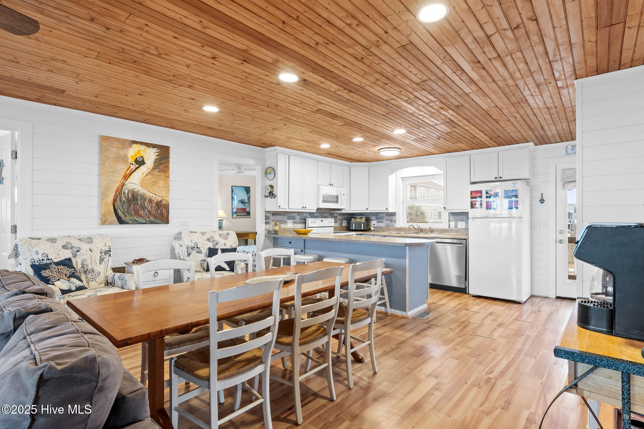 100544843 | Photo 15