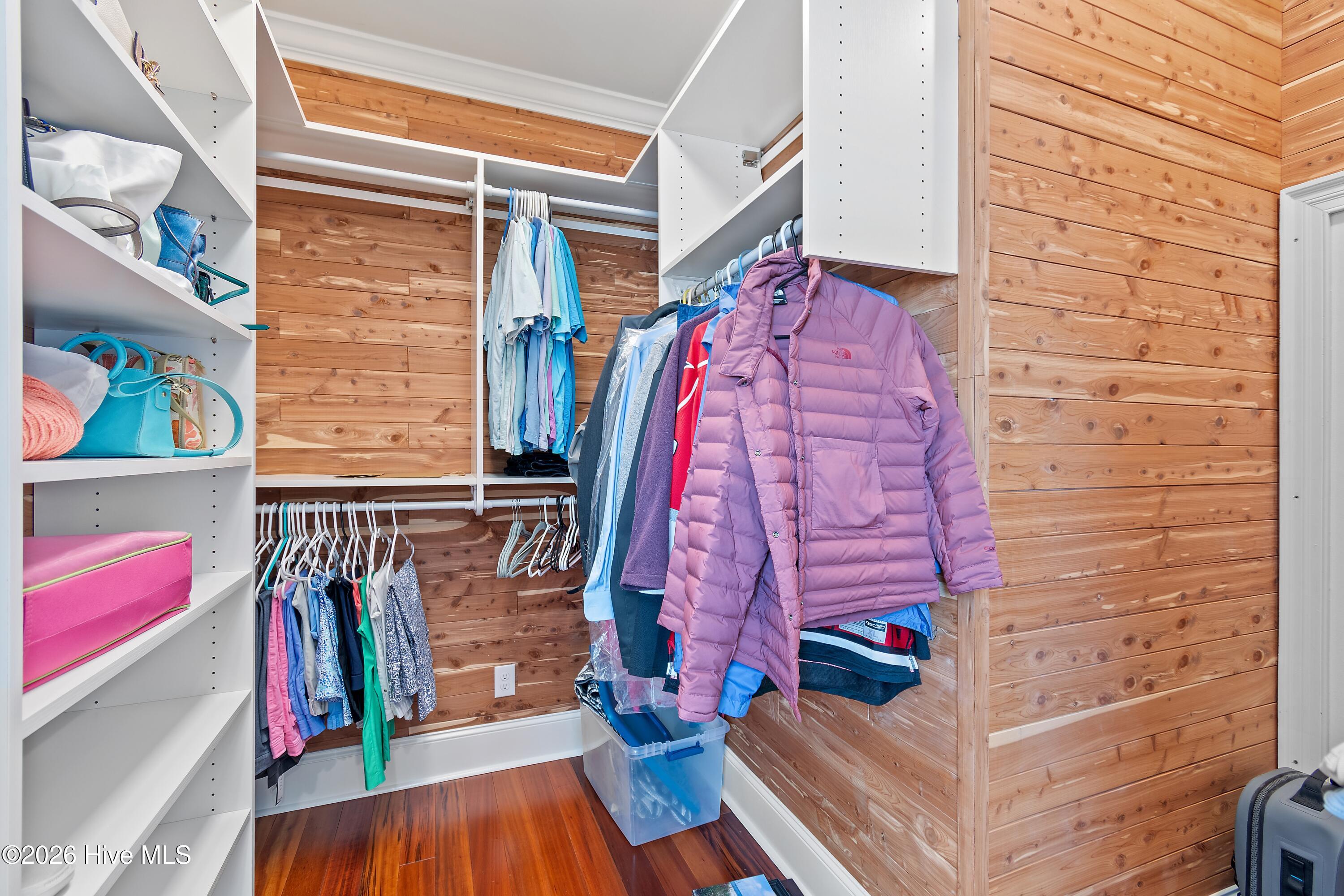 100562772 | Photo 55