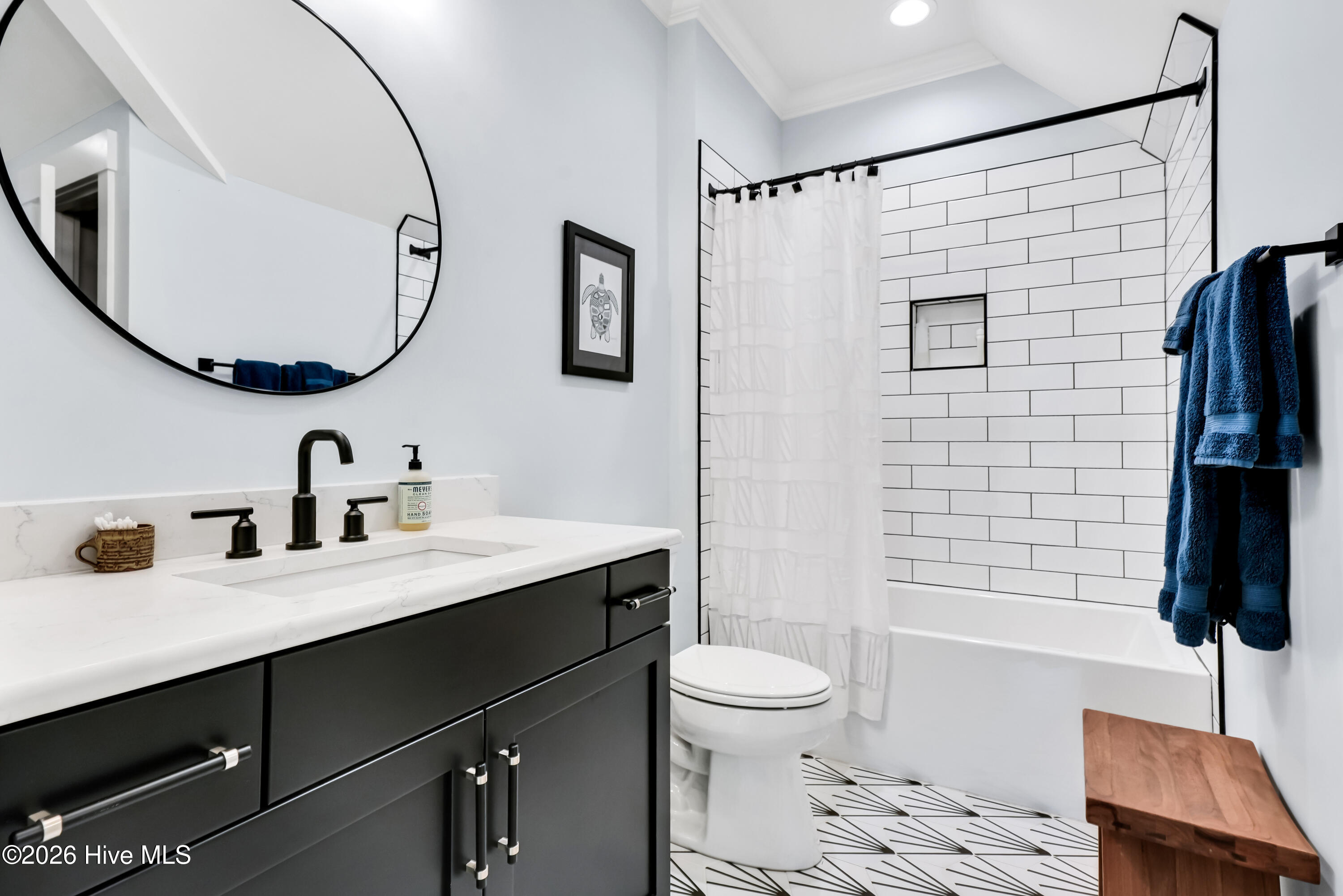 100586054 | Photo 28