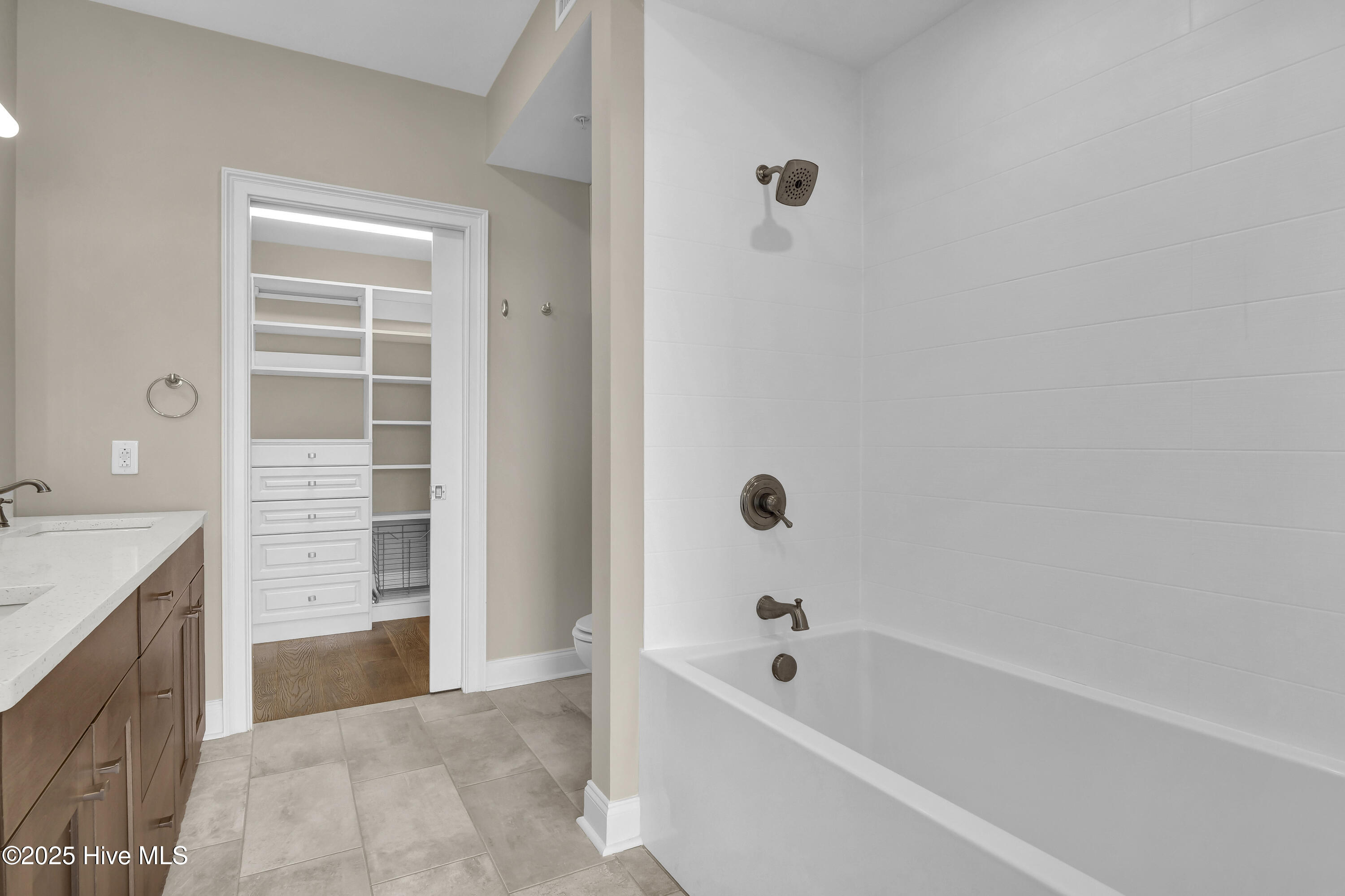 100526322 | Photo 70