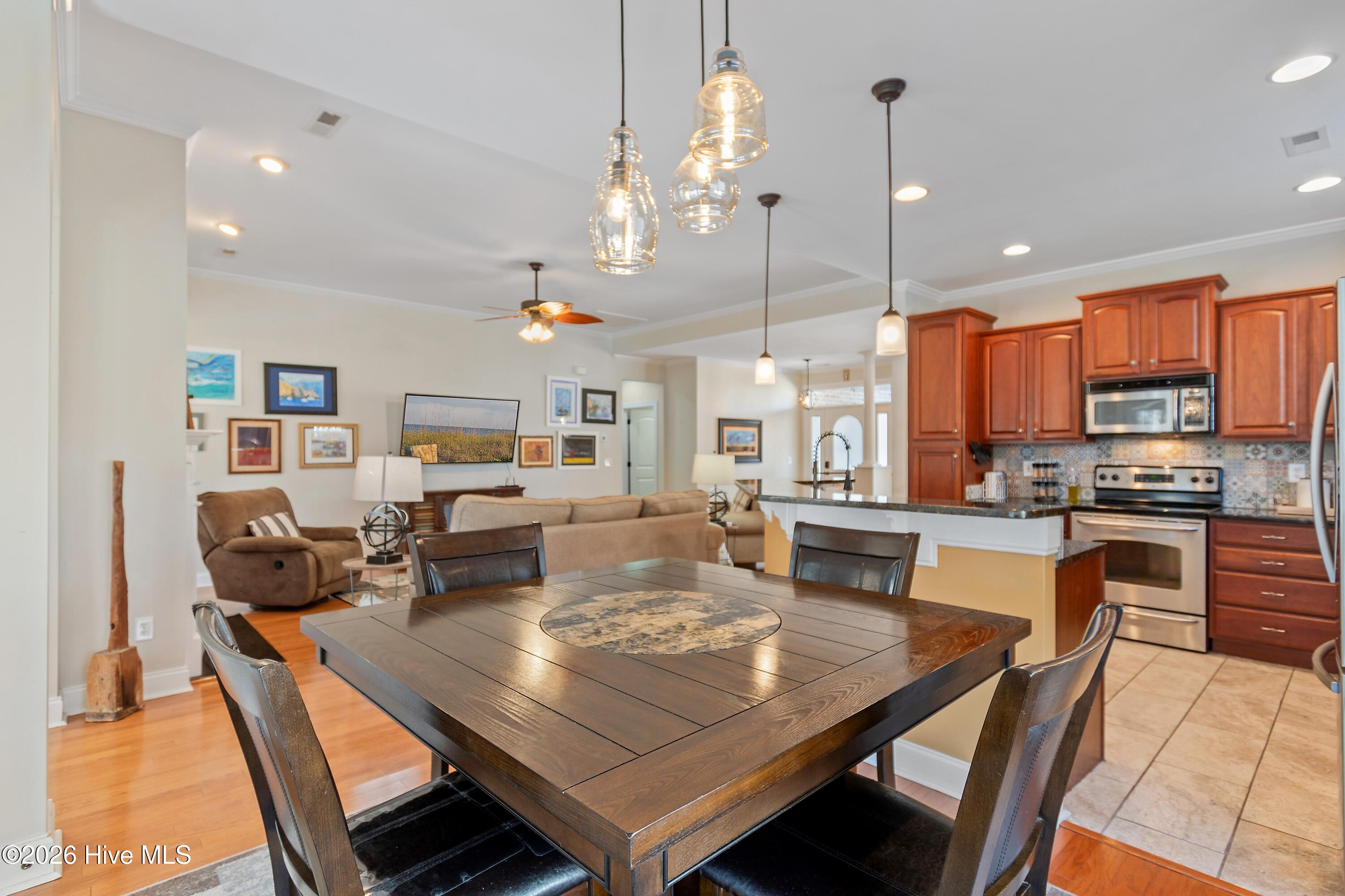 100554573 | Photo 12