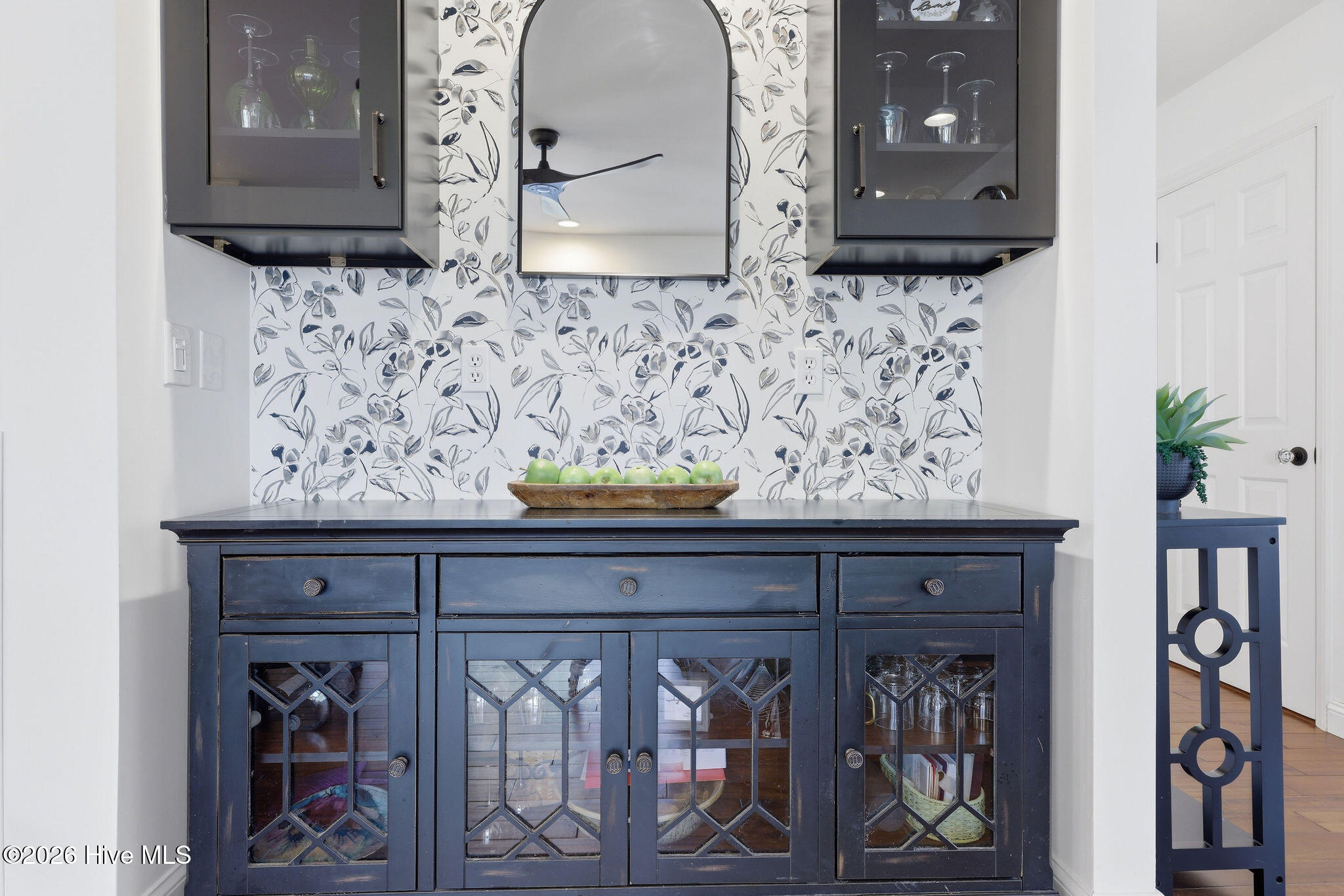 100567317 | Photo 38