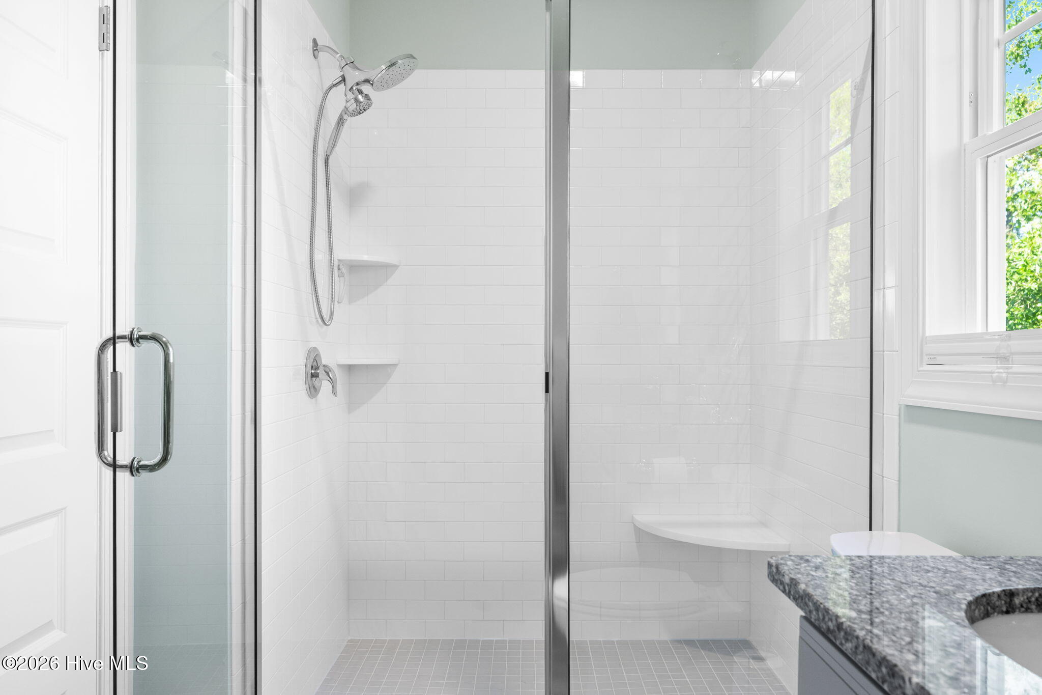 100568593 | Photo 20