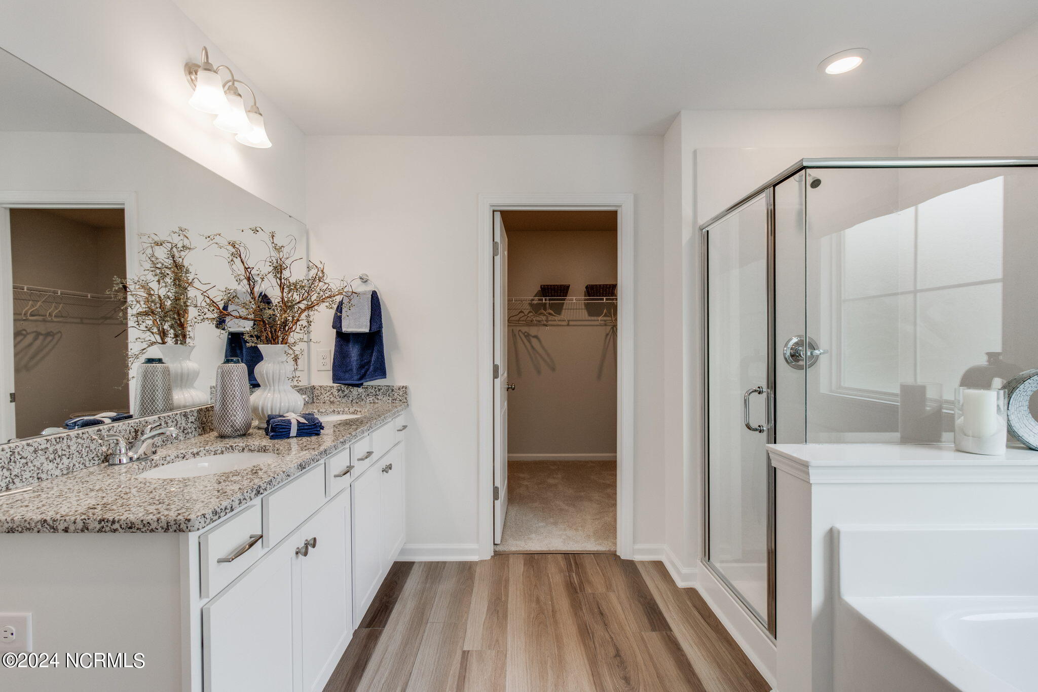 100556823 | Photo 15