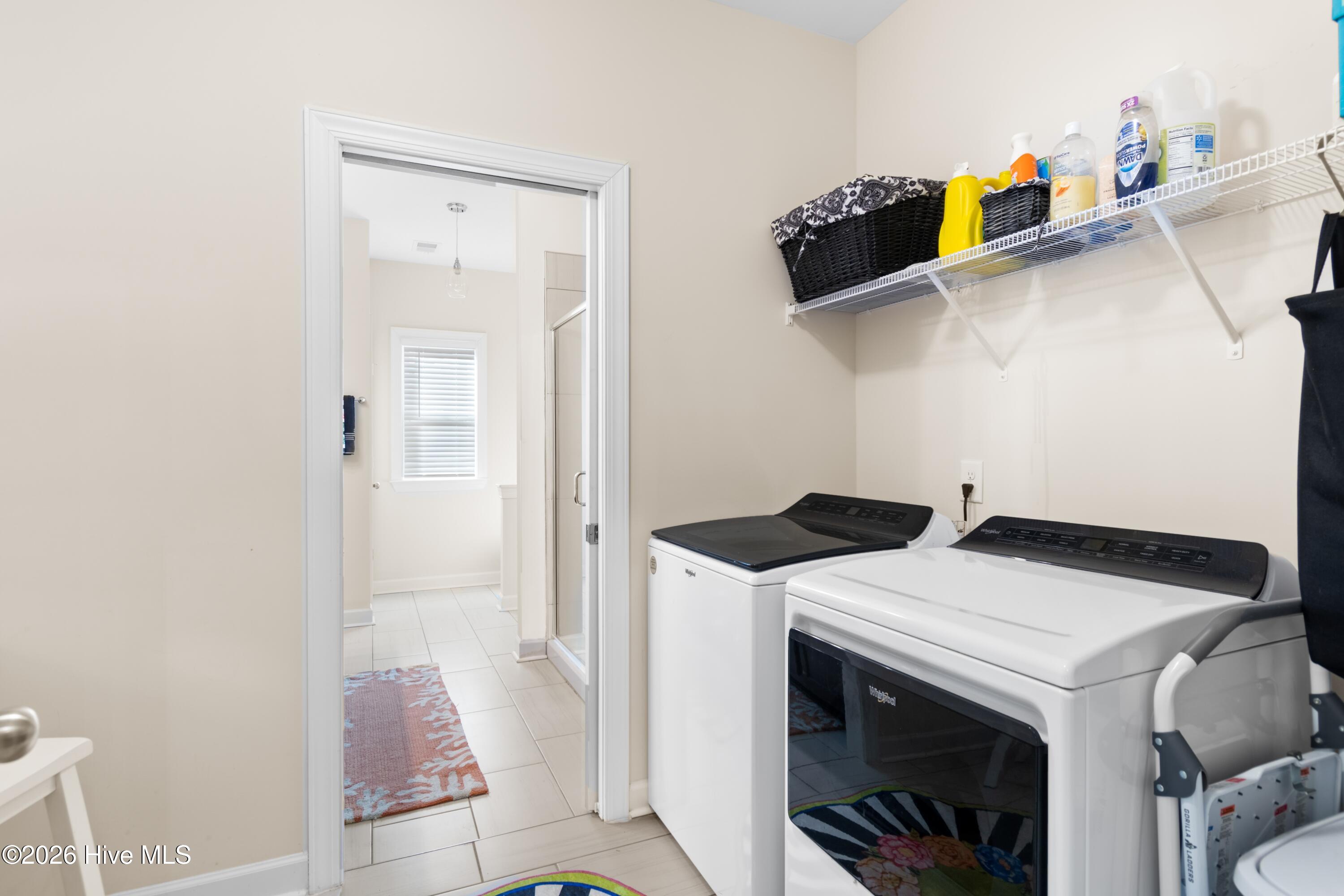 100561592 | Photo 30