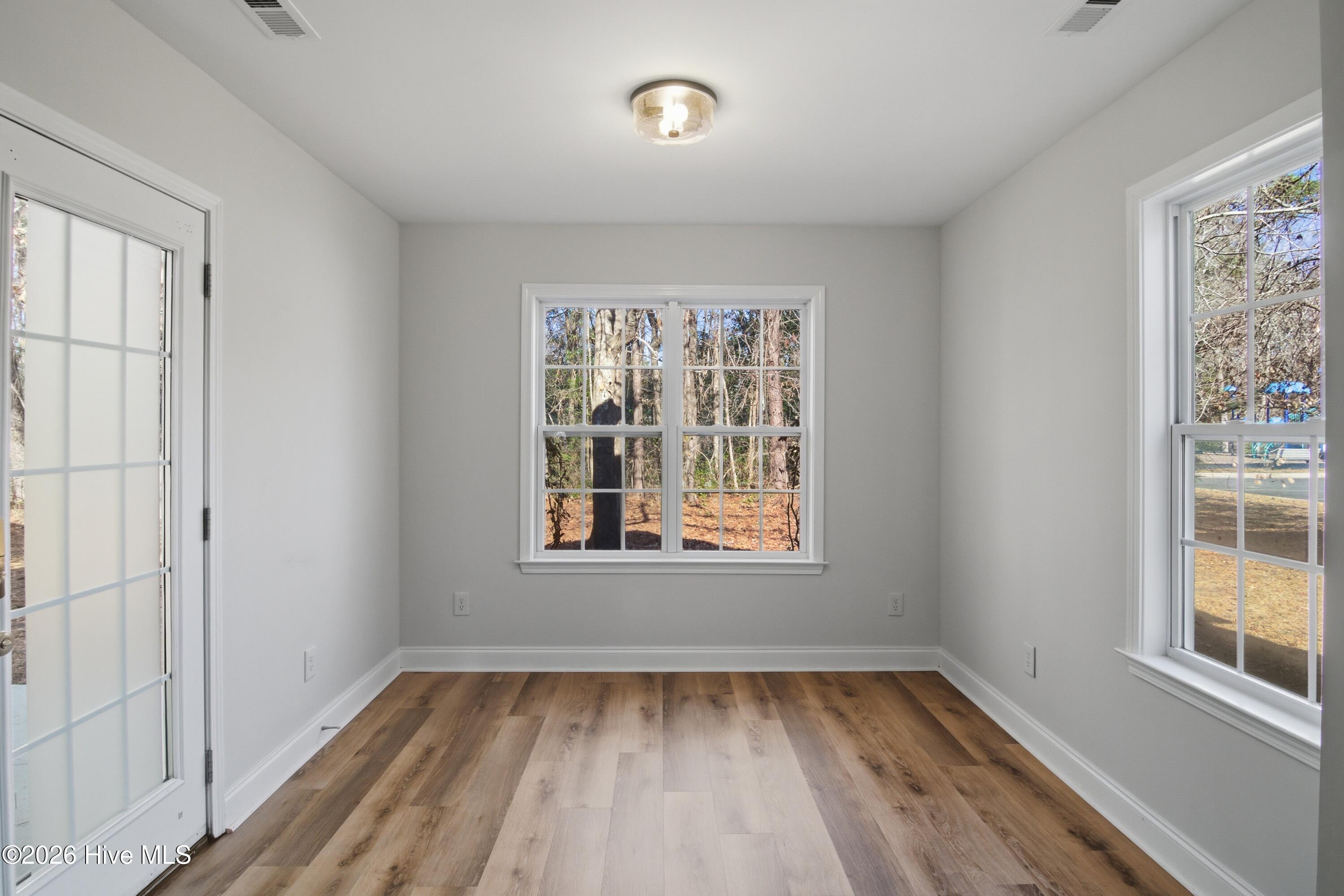 100549950 | Photo 12