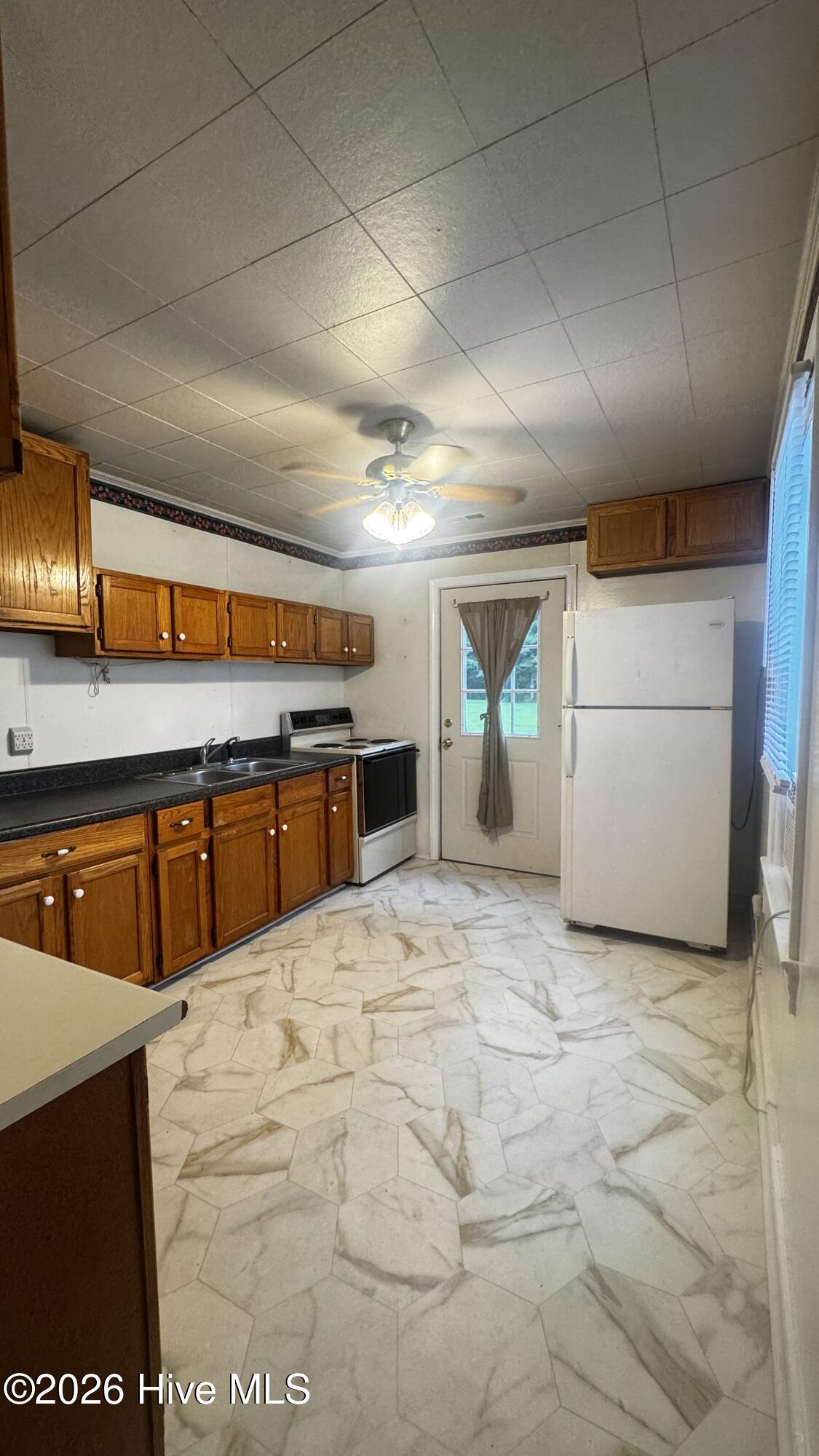 100568565 | Photo 11