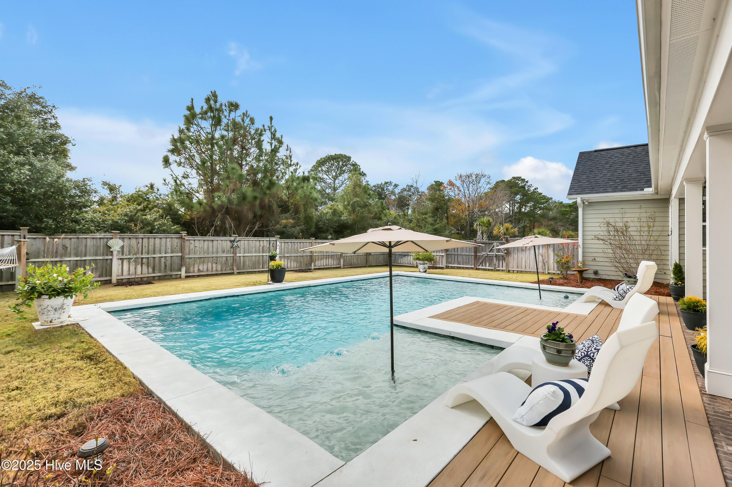 100544245 | Photo 48