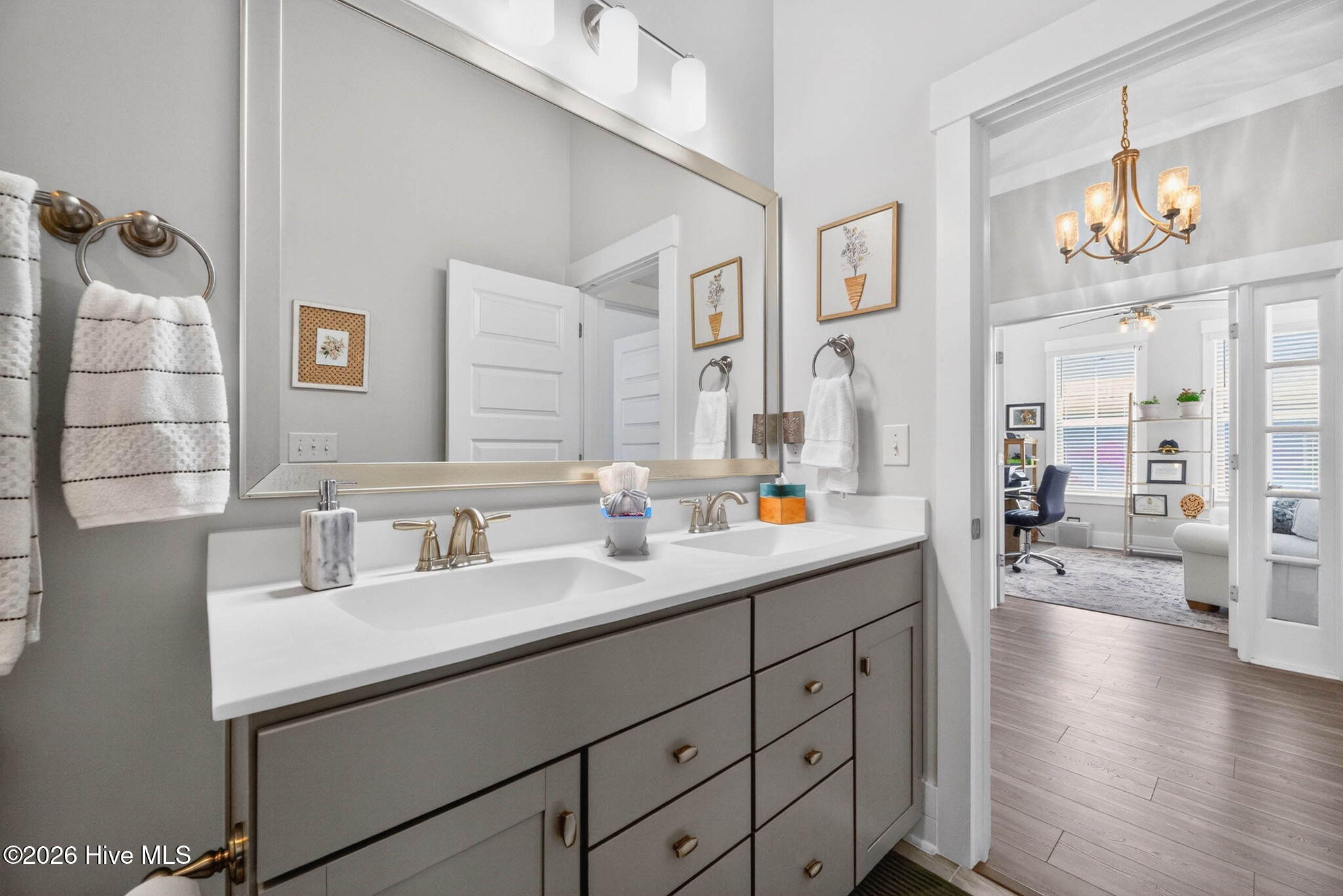 100567275 | Photo 17