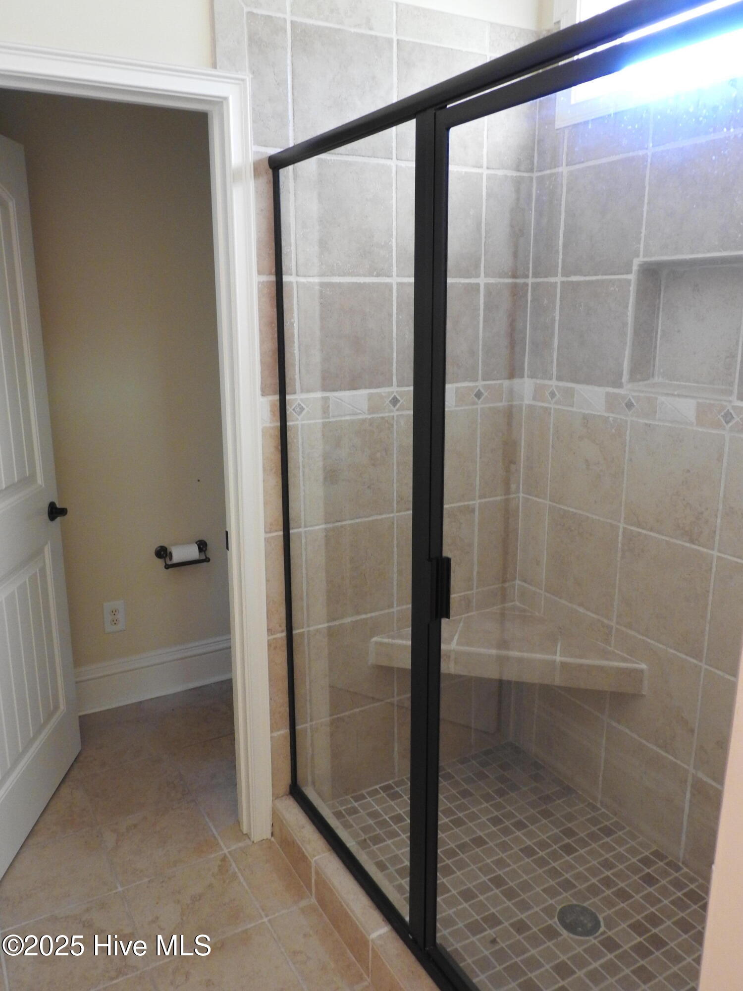 100520083 | Photo 27