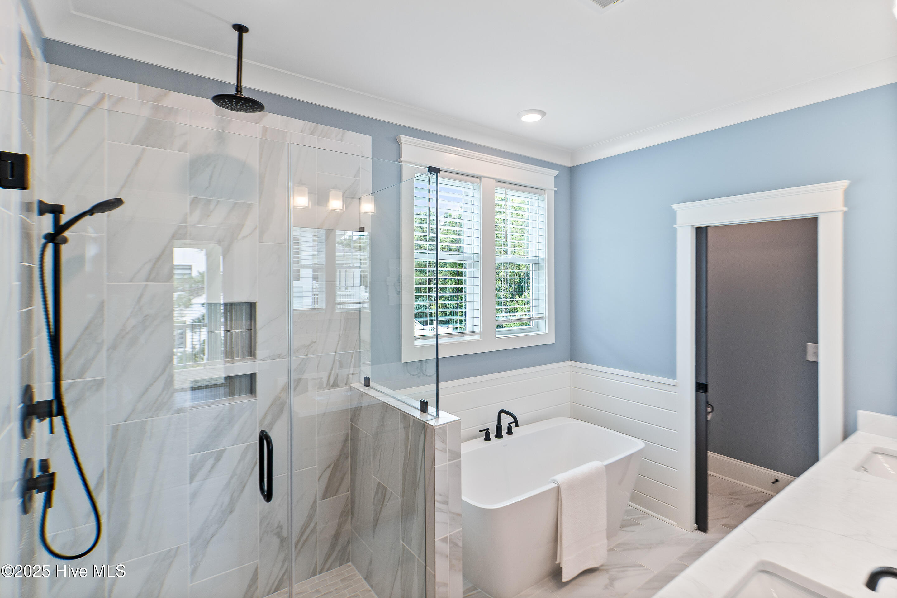 100526022 | Photo 25