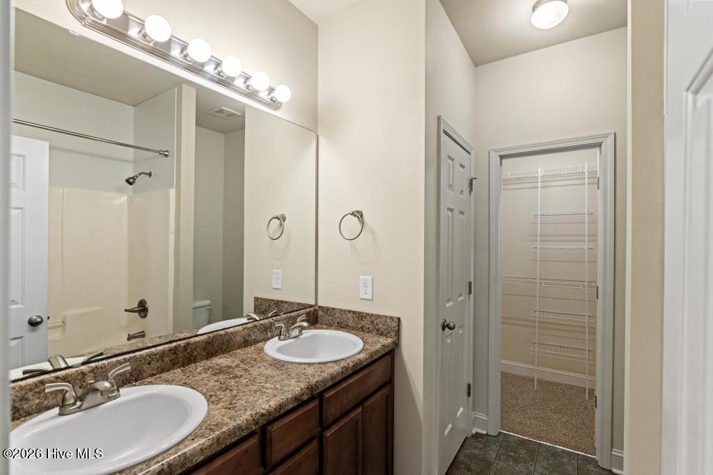 100558554 | Photo 16