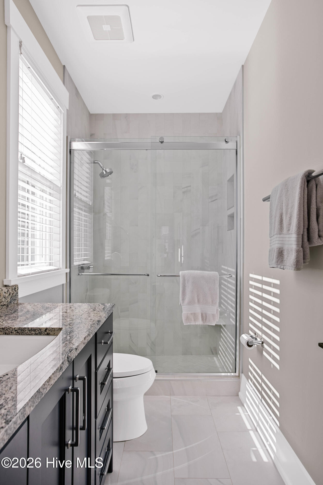 100569964 | Photo 26