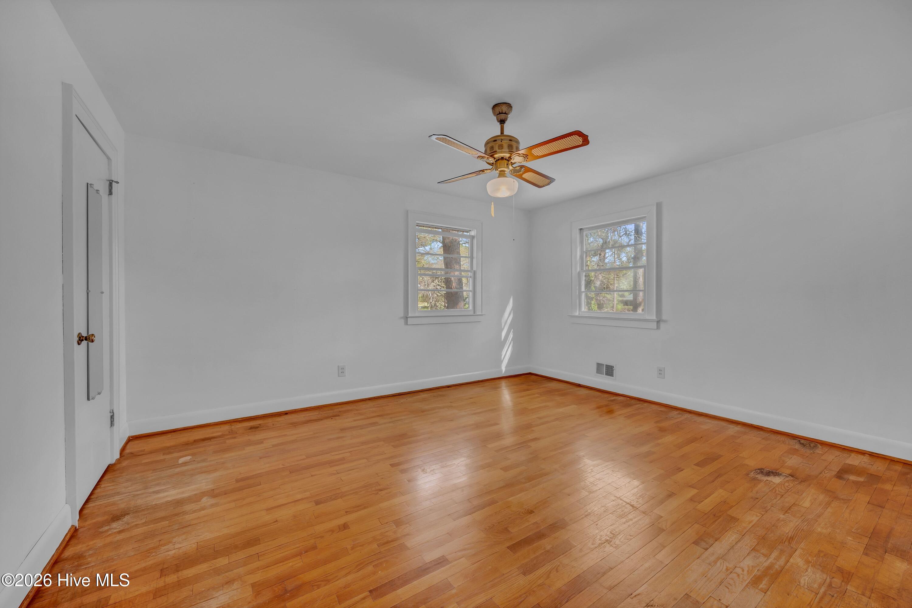 100560709 | Photo 18