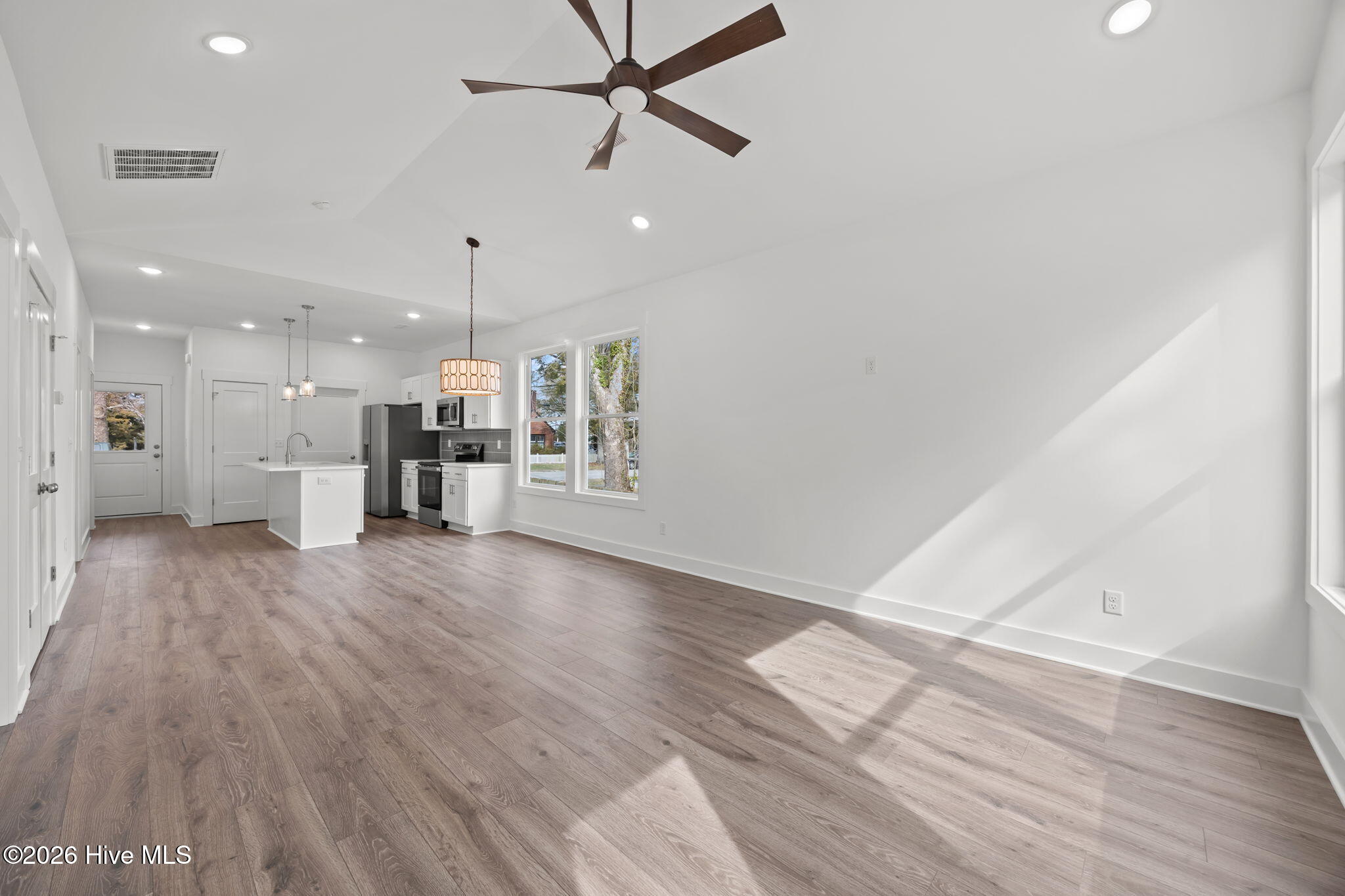 100555699 | Photo 17