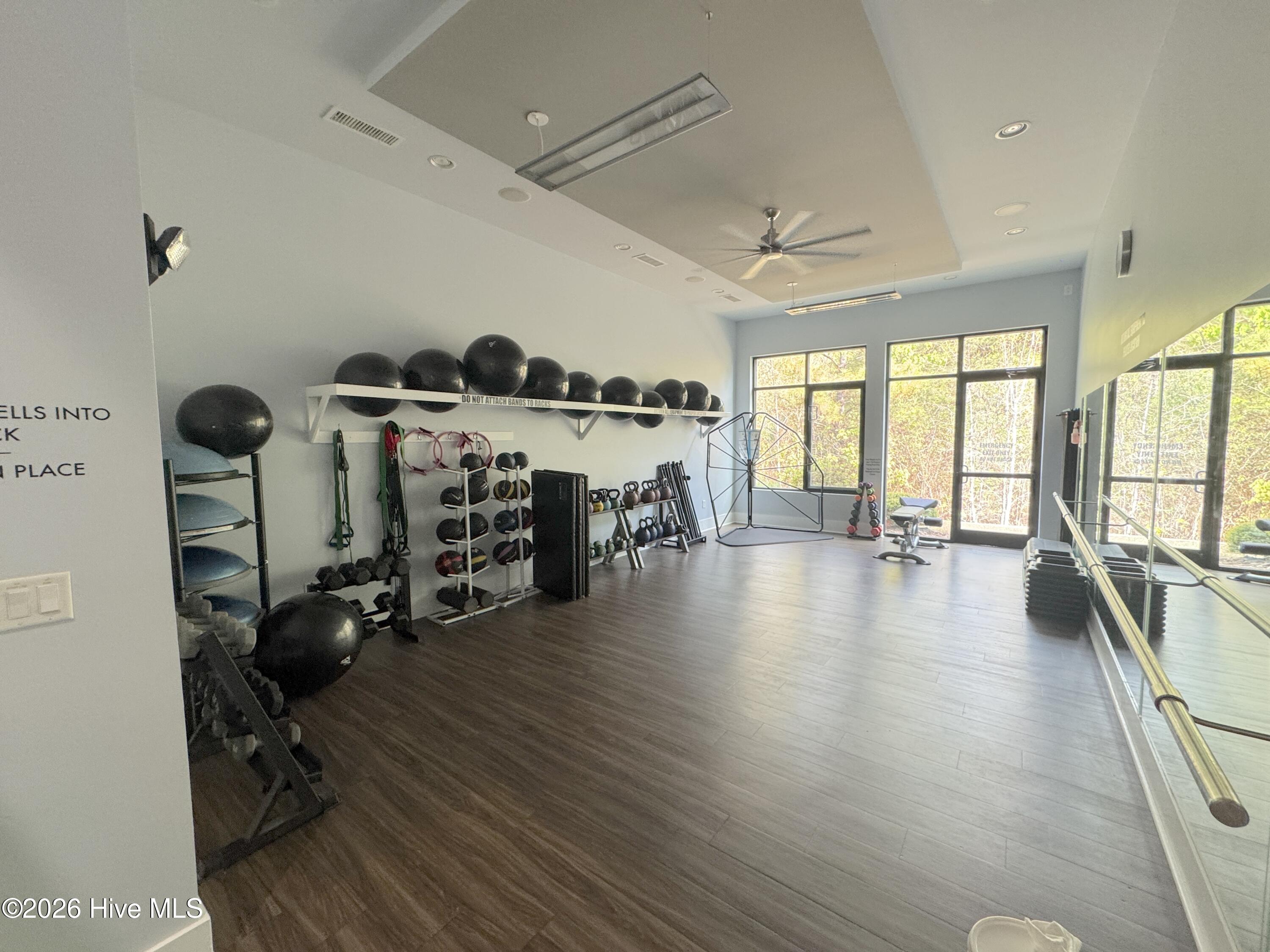 100564015 | Photo 45