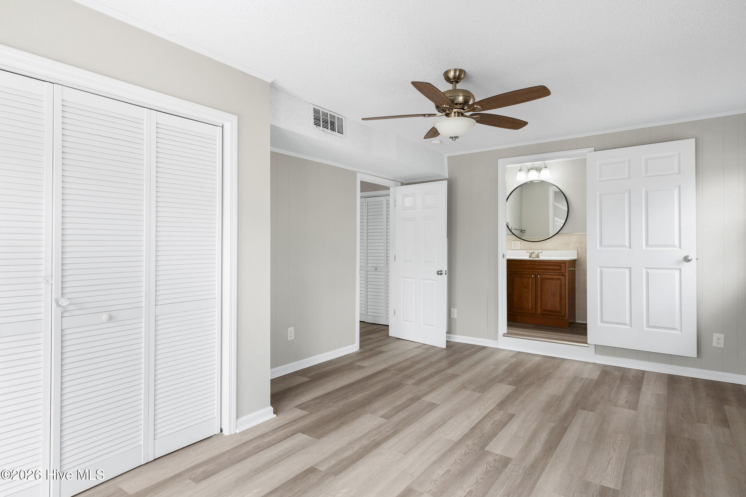 100558477 | Photo 22