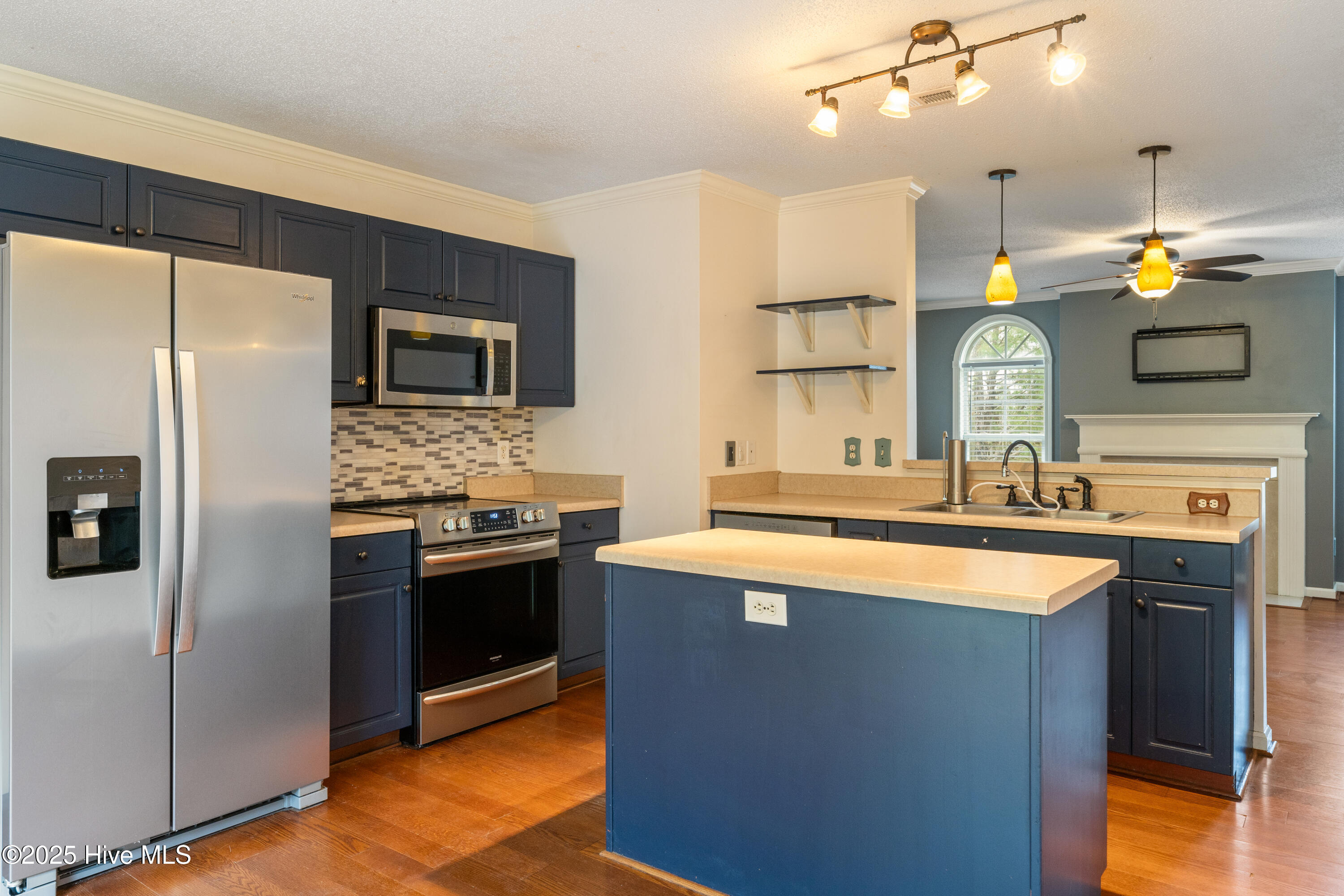 100521193 | Photo 10