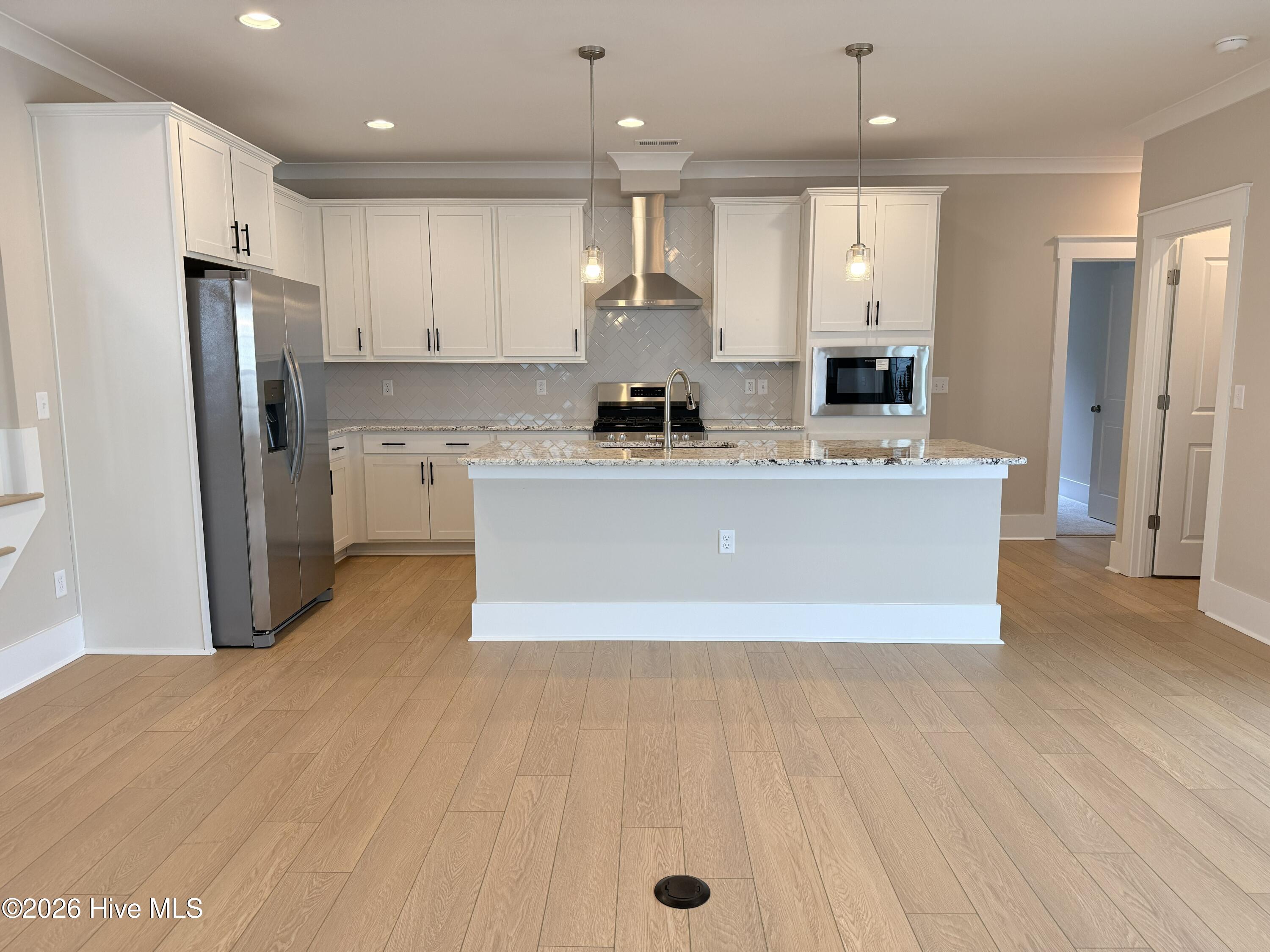 100553977 | Photo 11