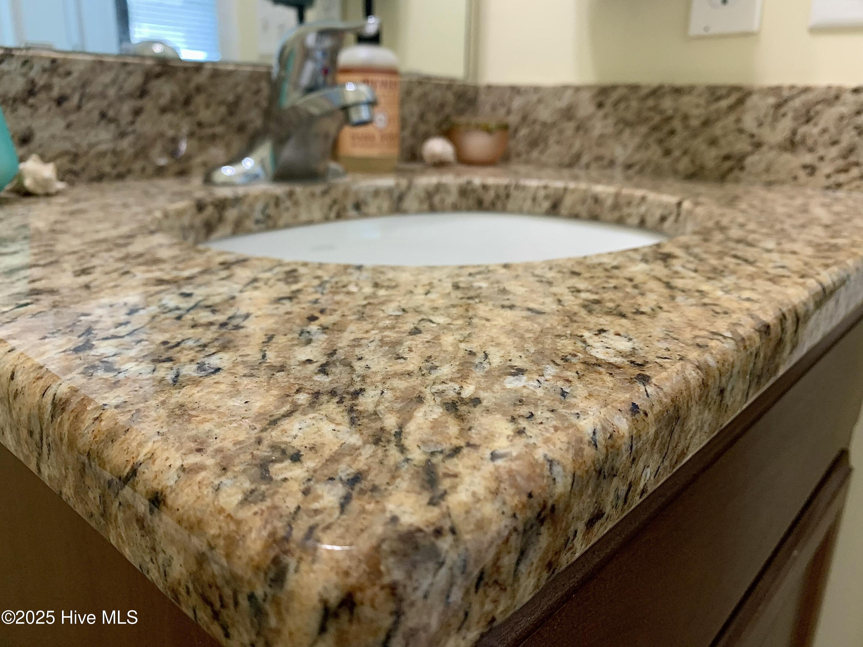 100536015 | Photo 30