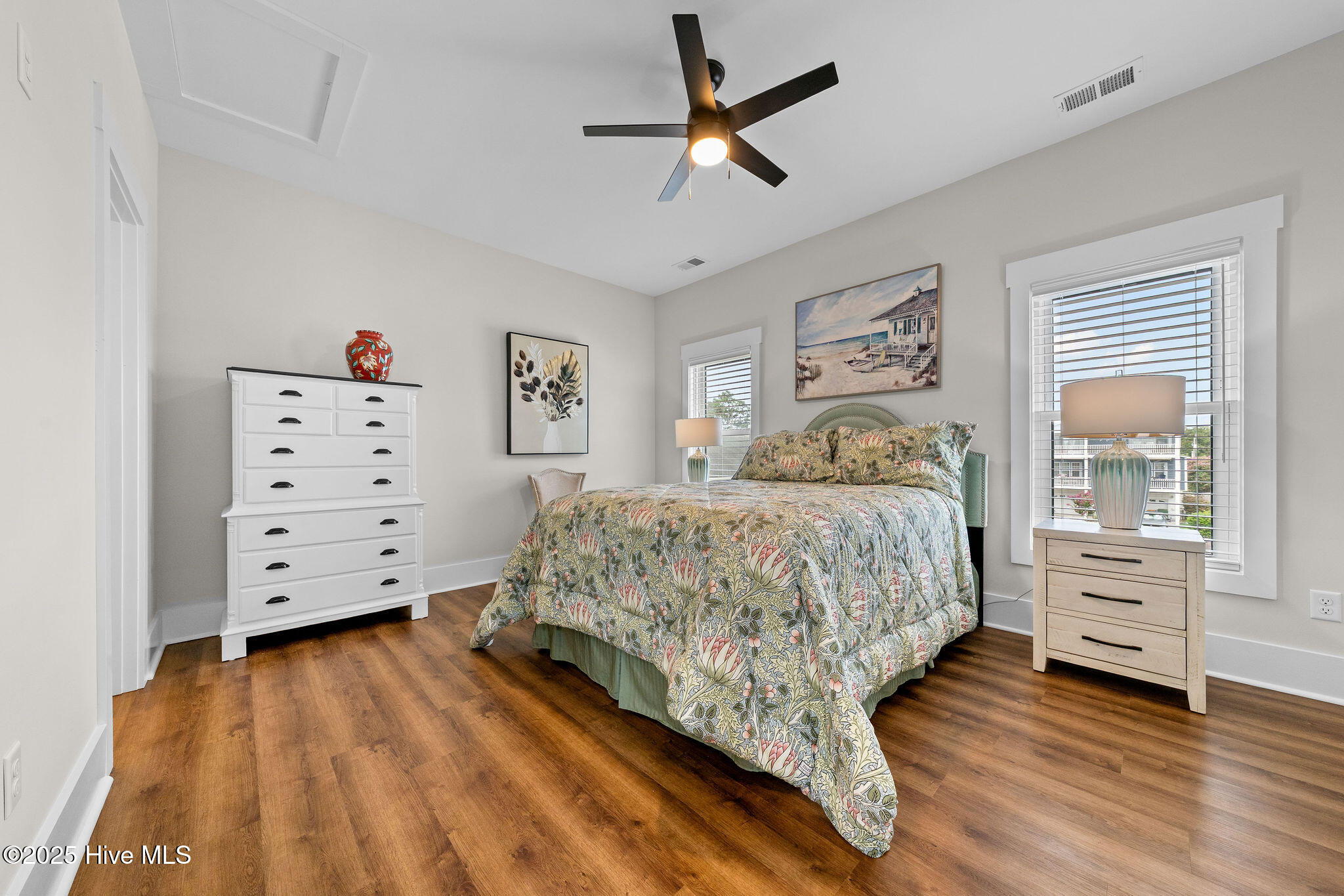 100521621 | Photo 62