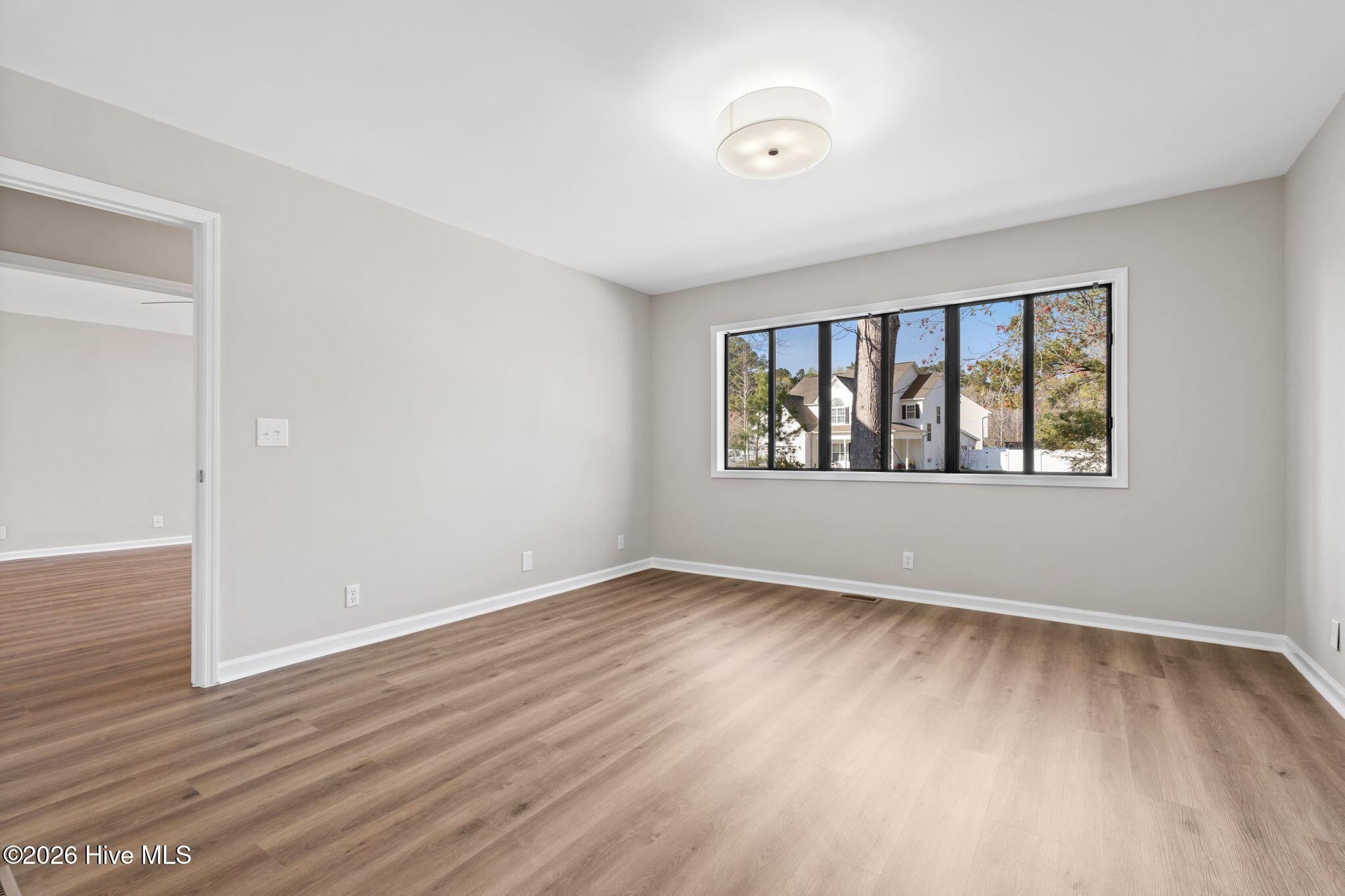 100562067 | Photo 25