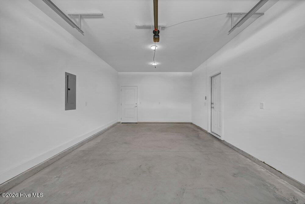 100561464 | Photo 24