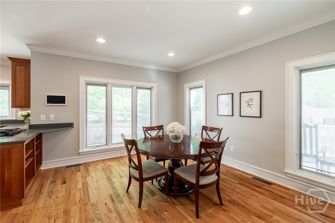 385 Woodward Way