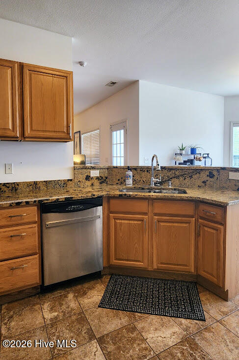 100564430 | Photo 11