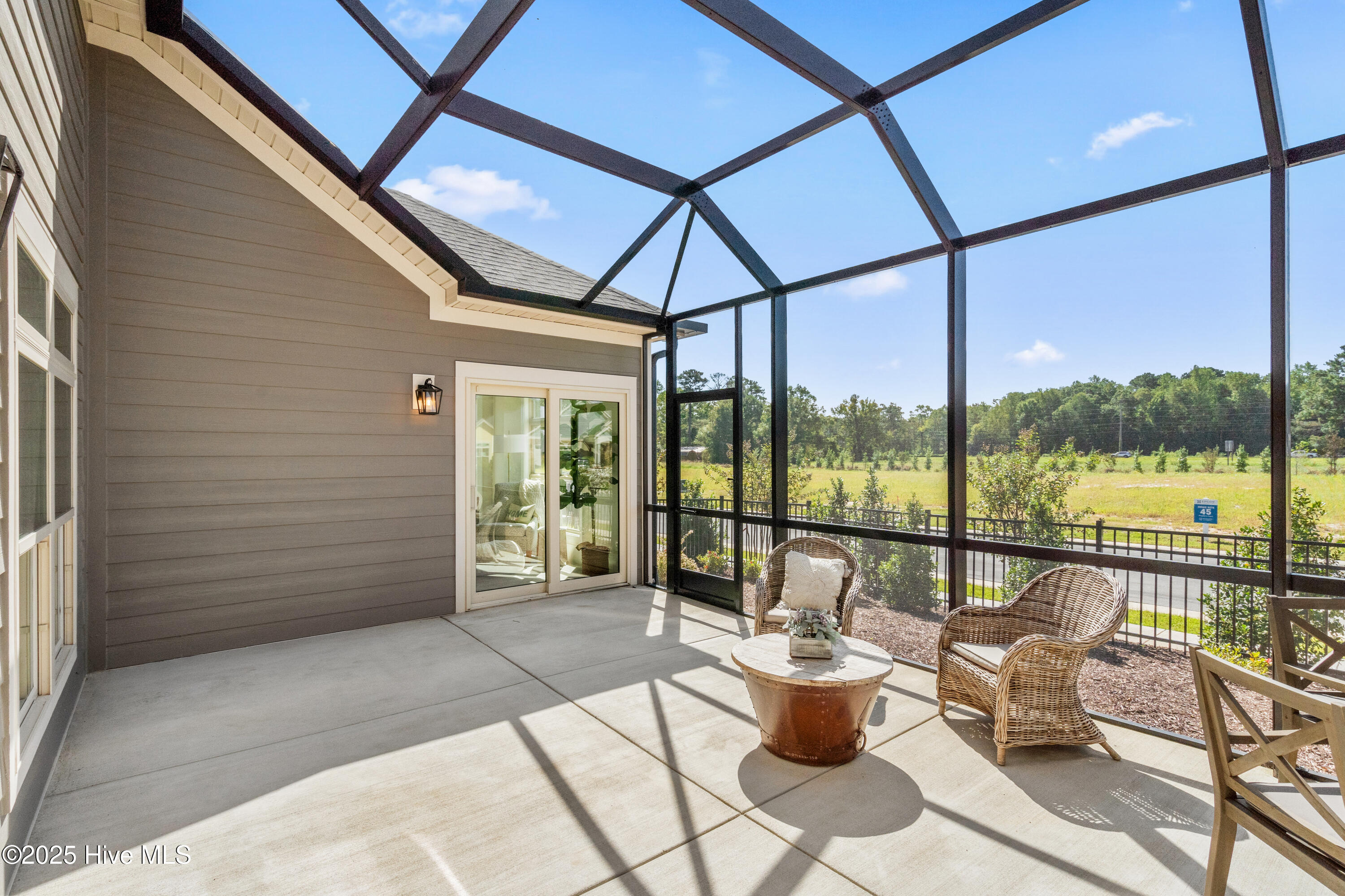 100496810 | Photo 23