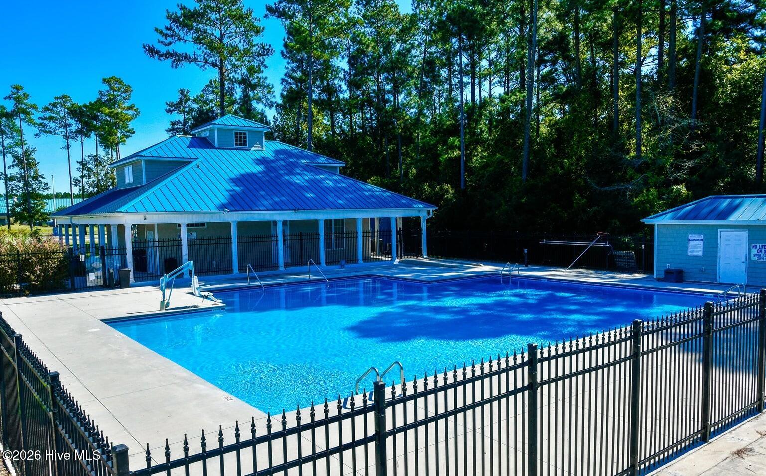 100555992 | Photo 35