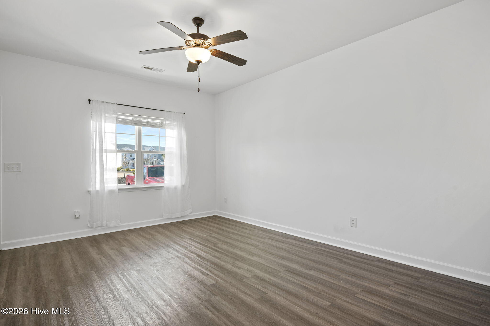 100547697 | Photo 22