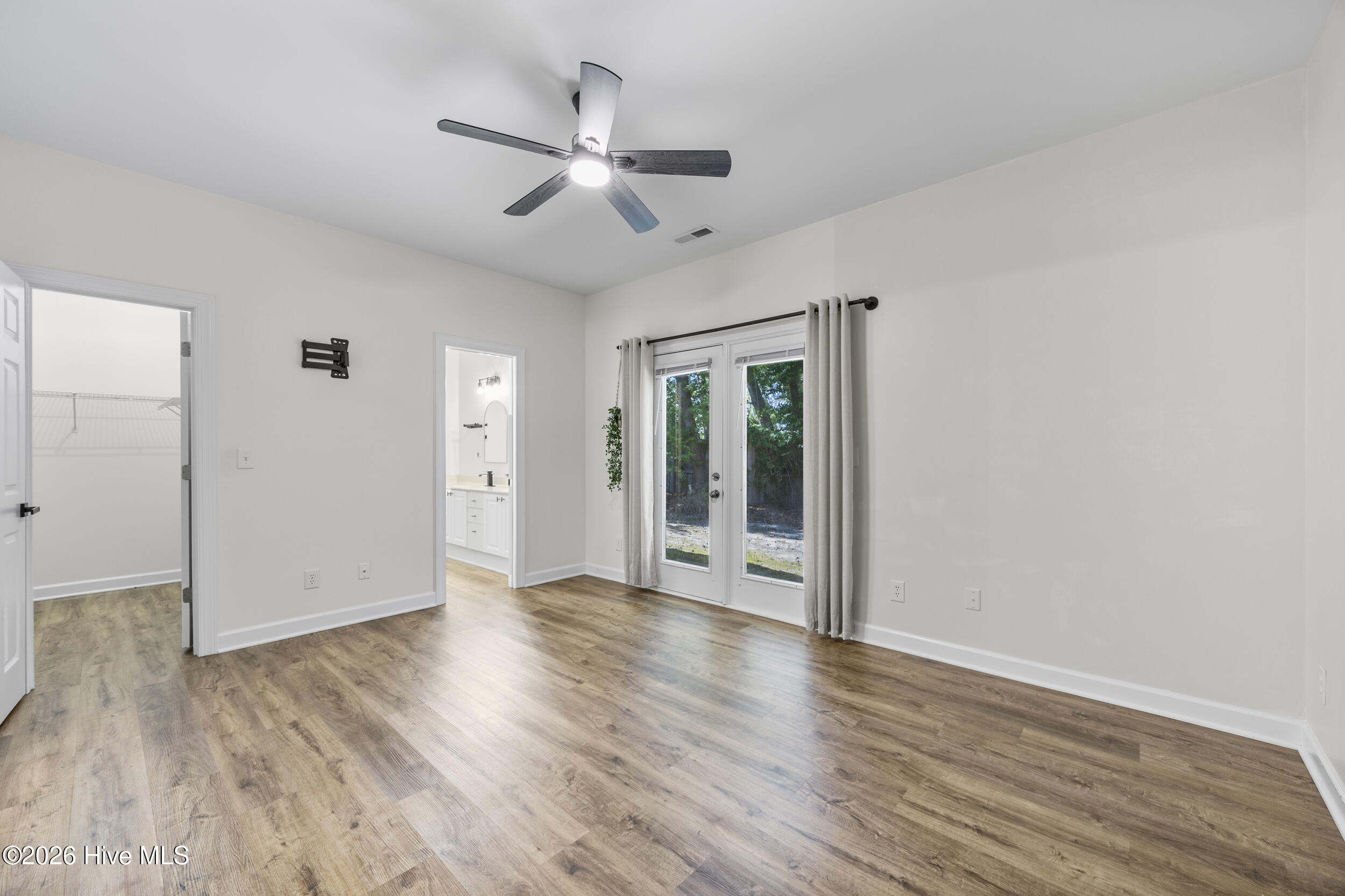 100567822 | Photo 20