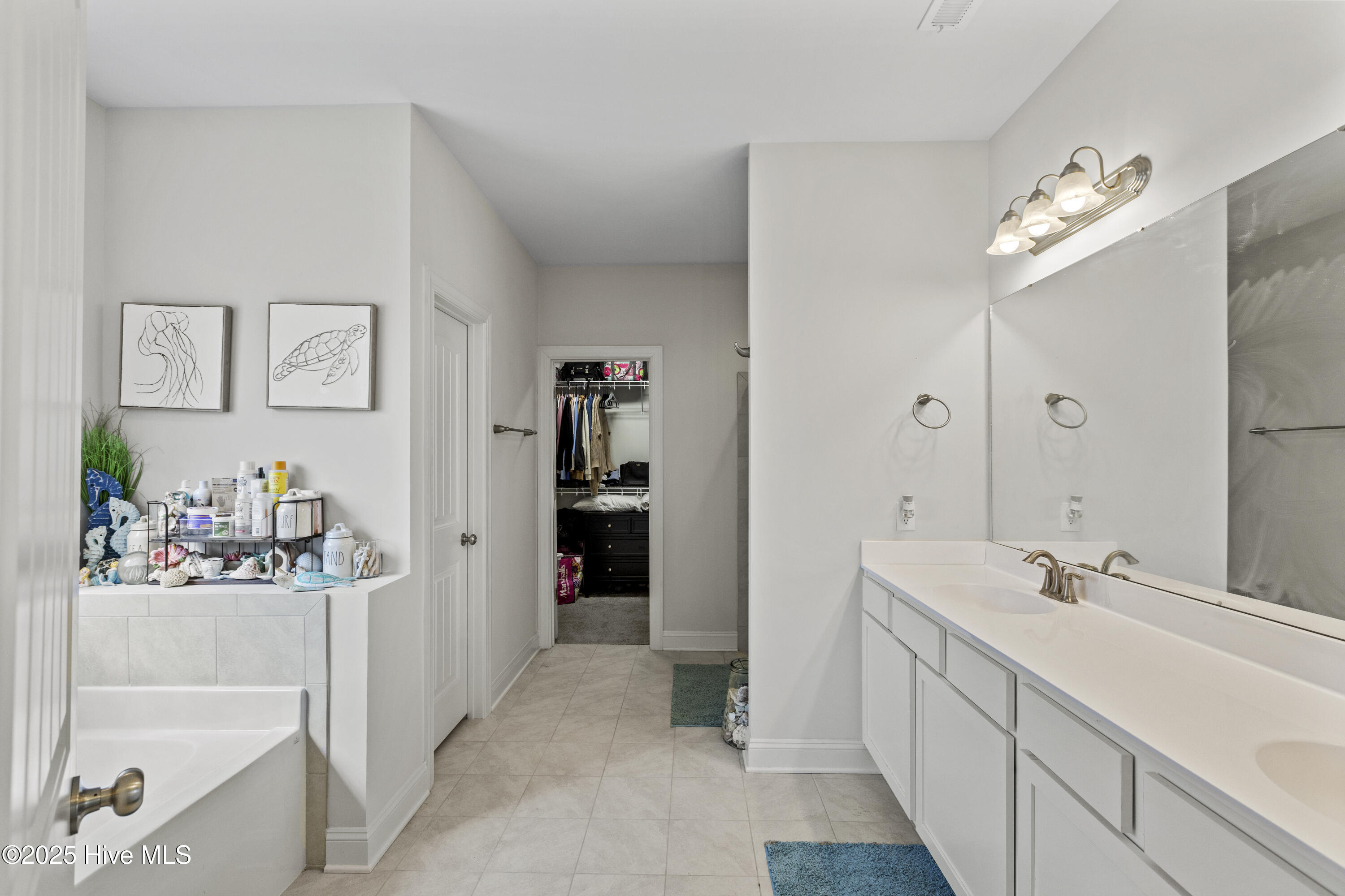 100518858 | Photo 23